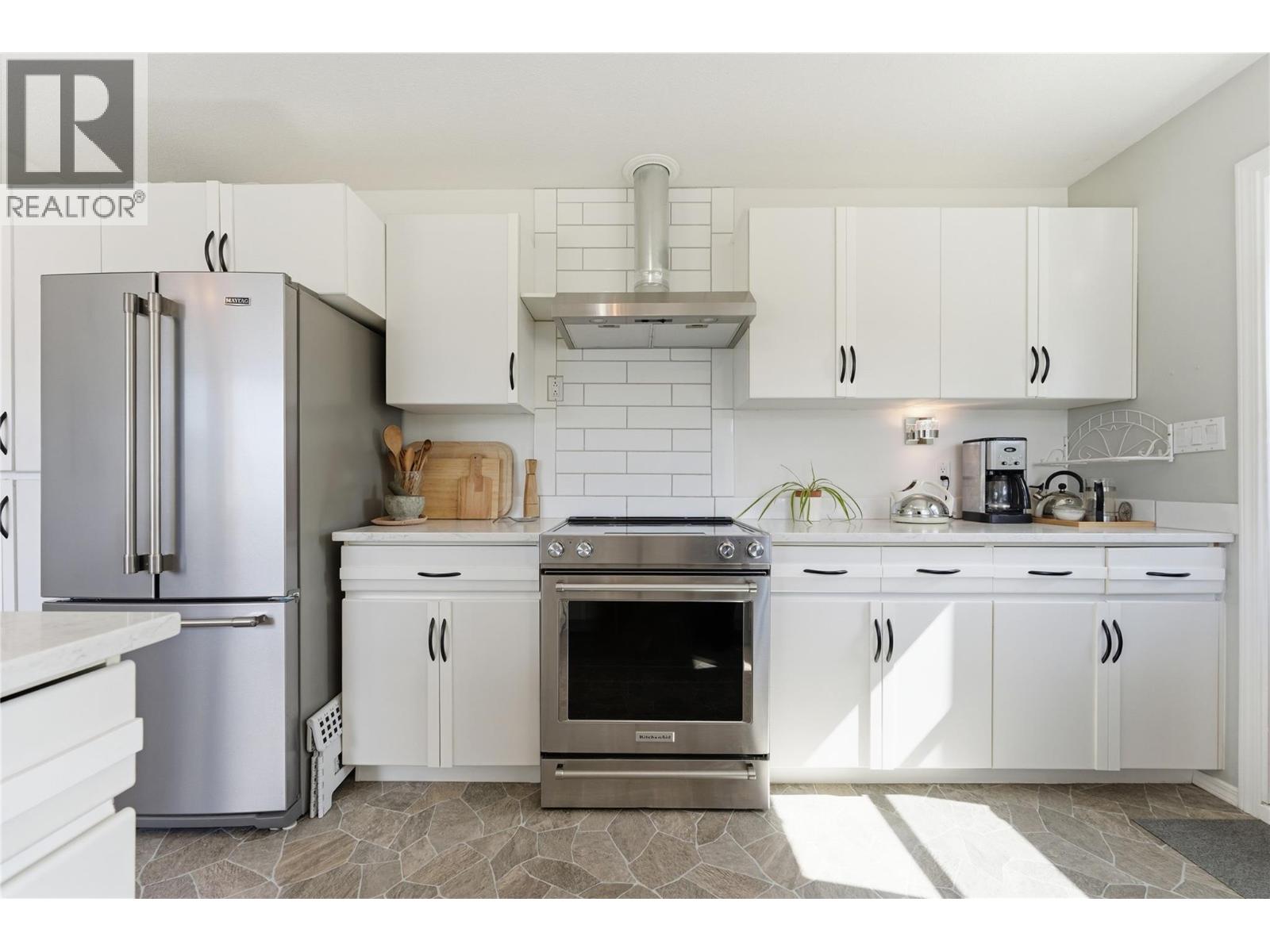 6815 Cameo Drive N - 15
