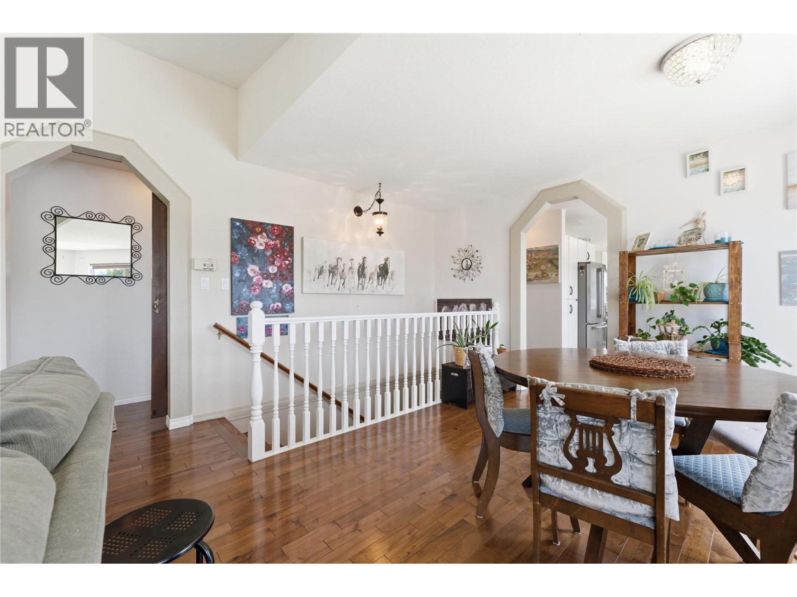 6815 Cameo Drive N - 9