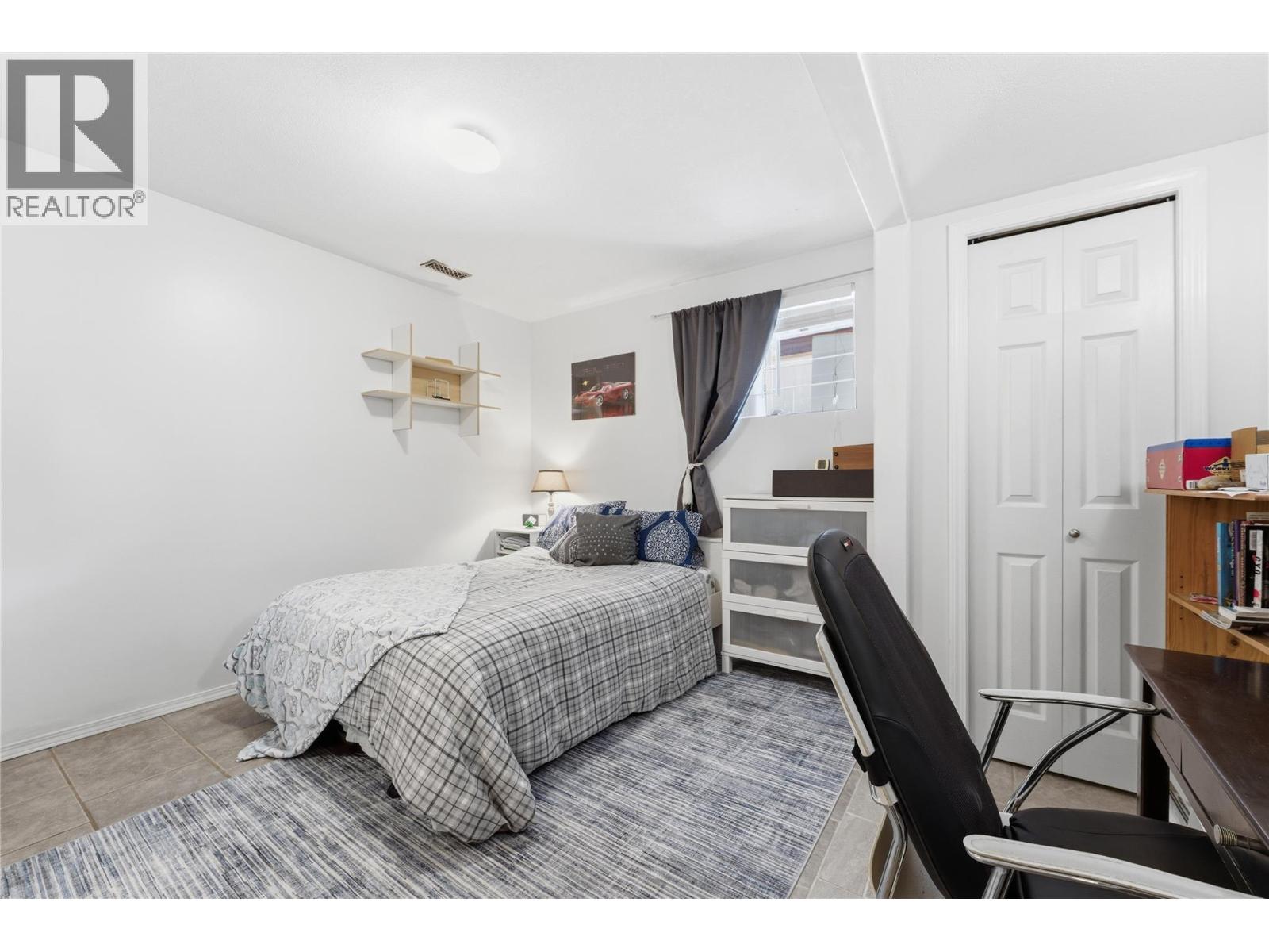 6815 Cameo Drive N - 35