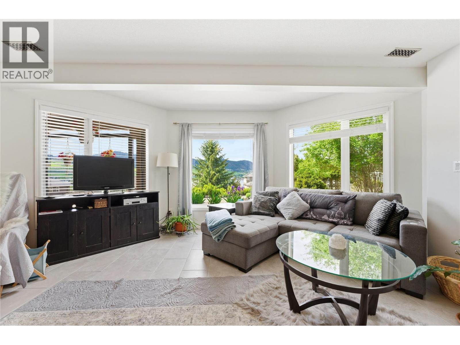6815 Cameo Drive N - 32