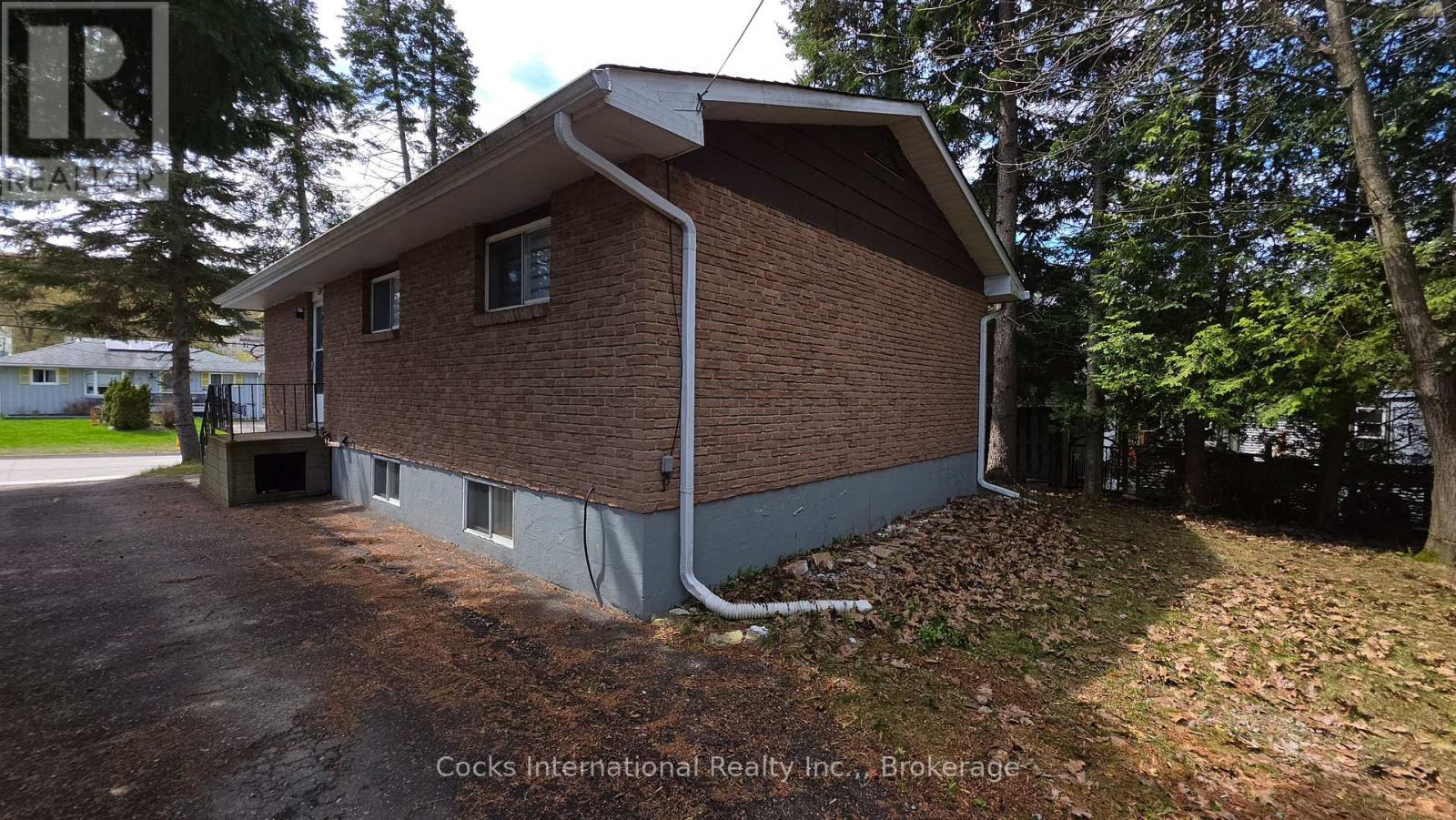 36 SUSAN STREET W - 37