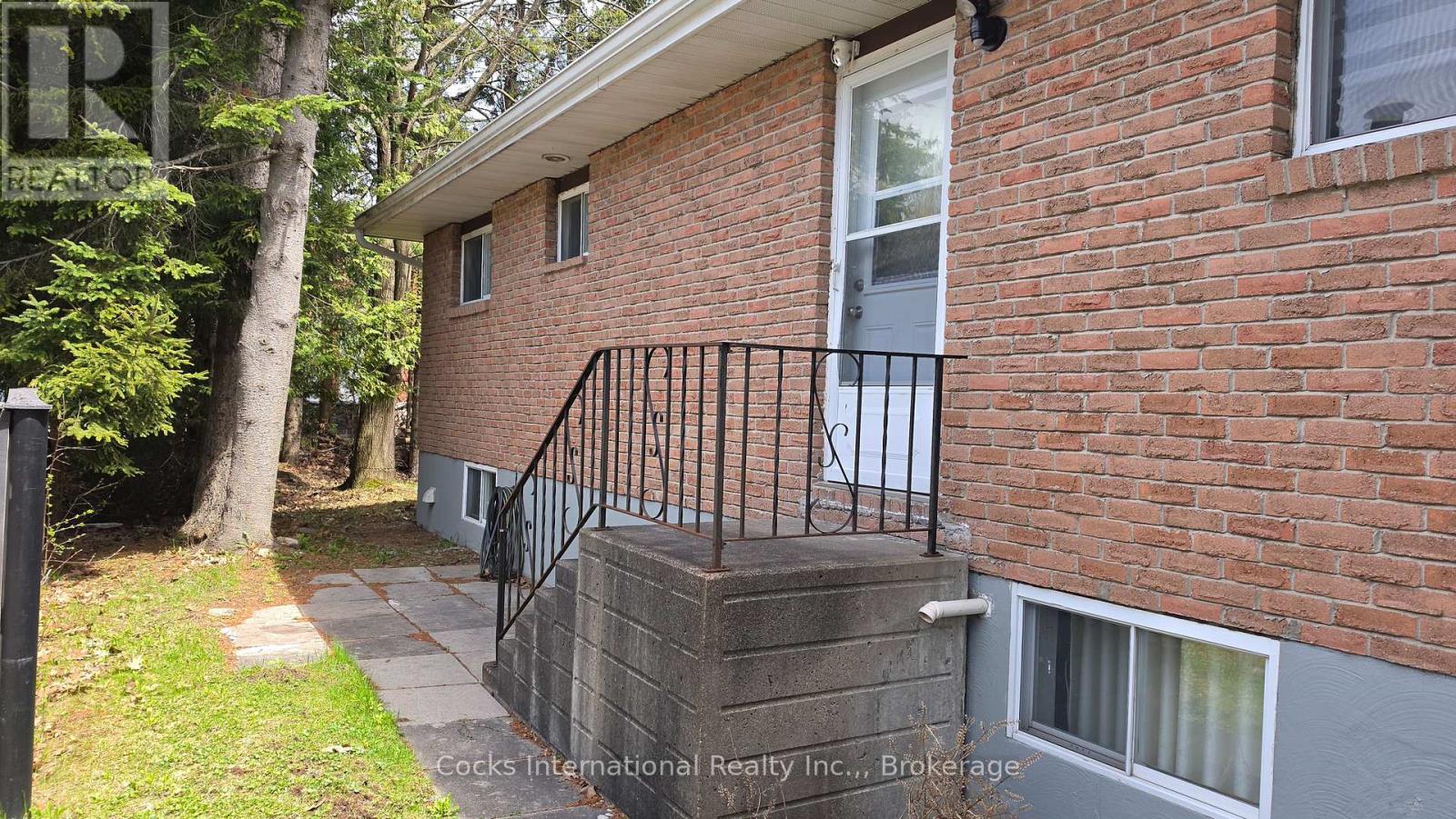 36 SUSAN STREET W - 40