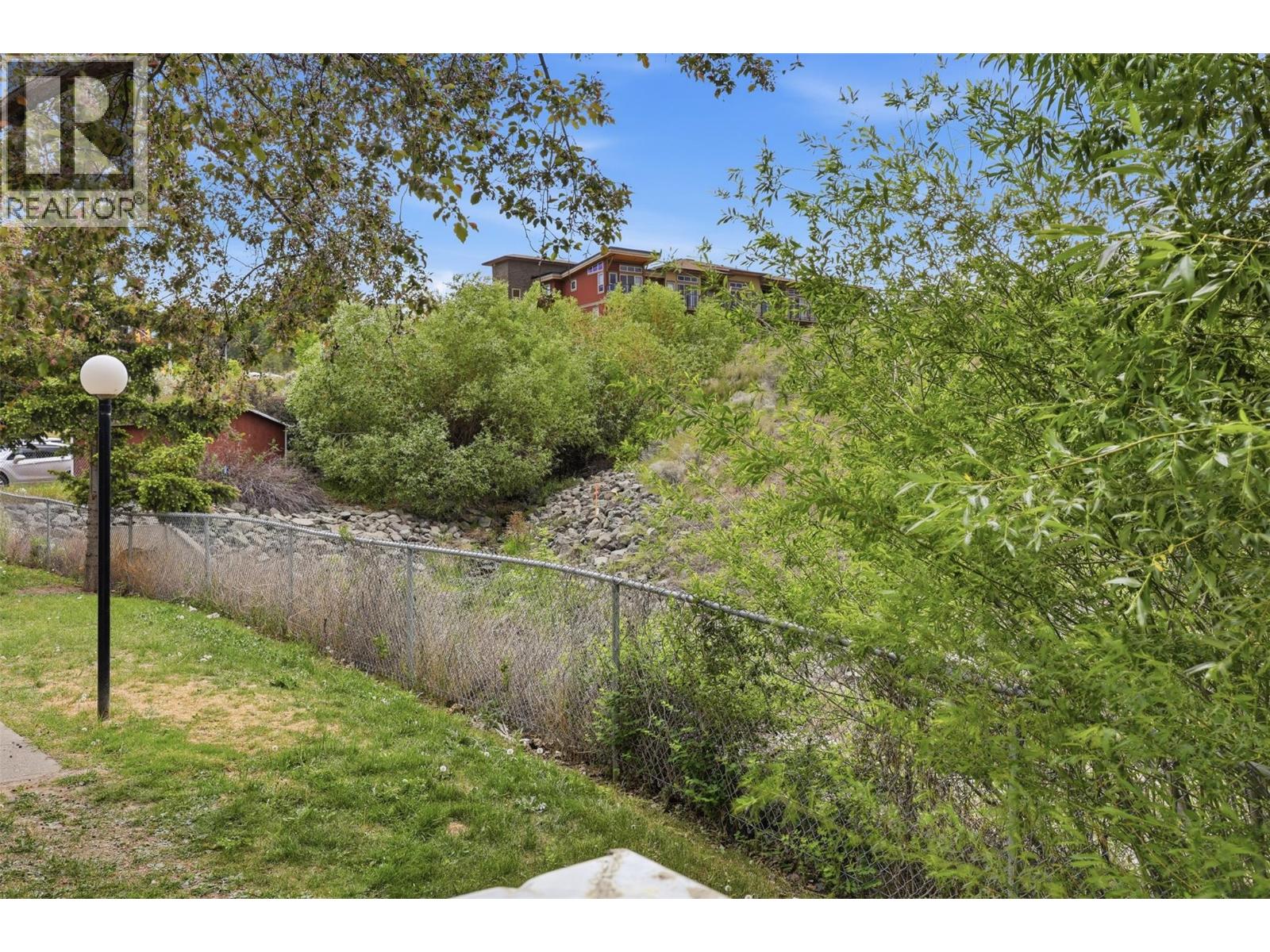 #28 1435 Summit Drive - 27