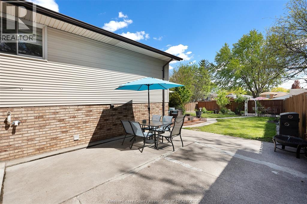 2415 CABANA ROAD West, Windsor, Ontario, N9G1E2 — Photo 3