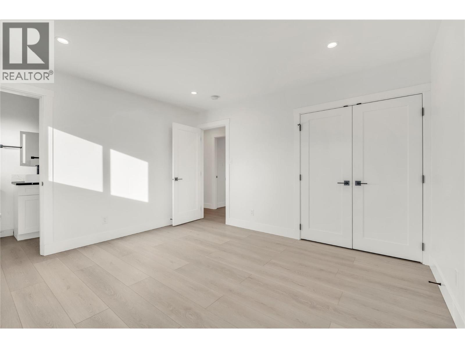 172 MacCleave Court - 21