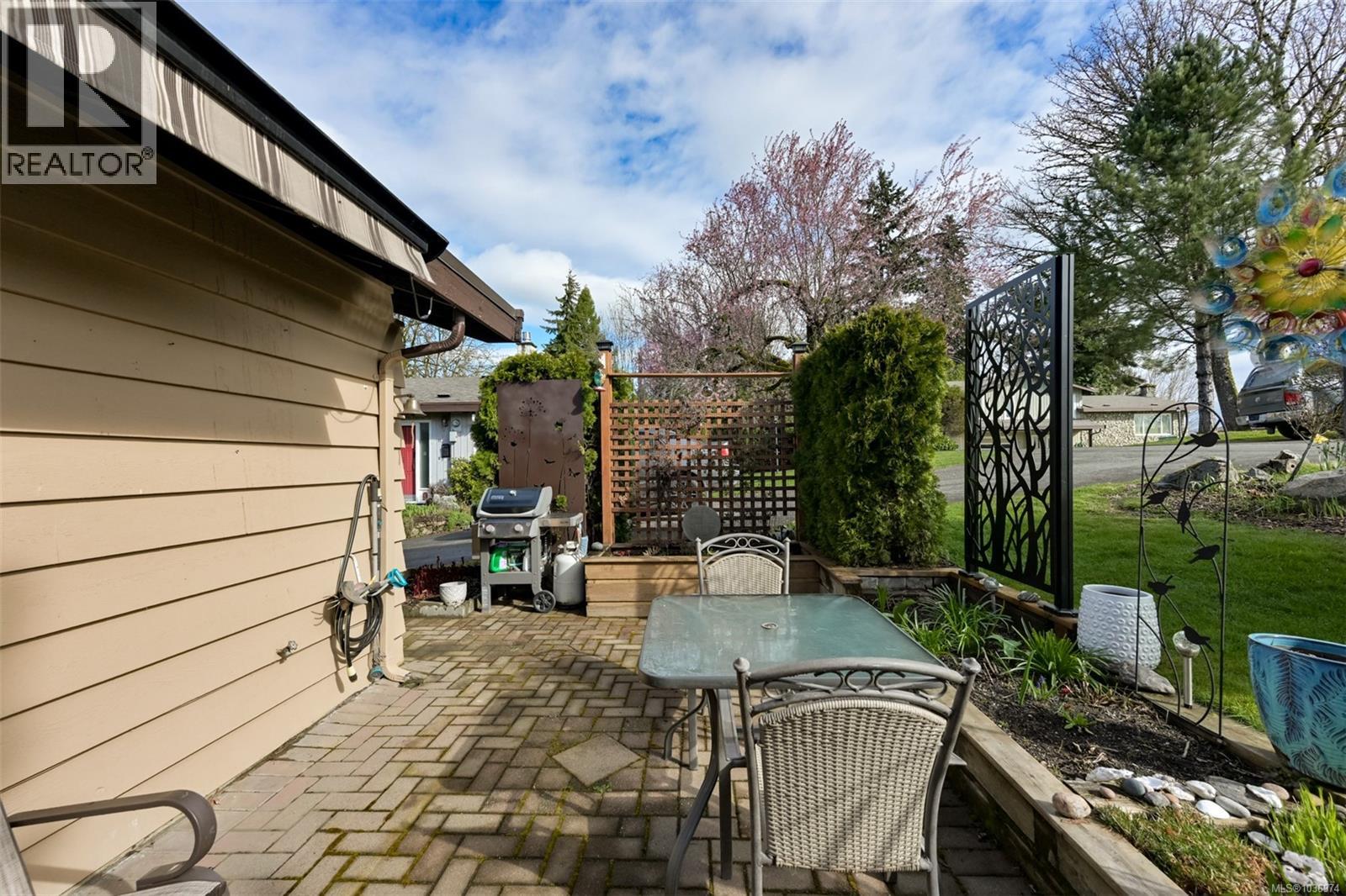 #12 6172 Alington Rd - 3