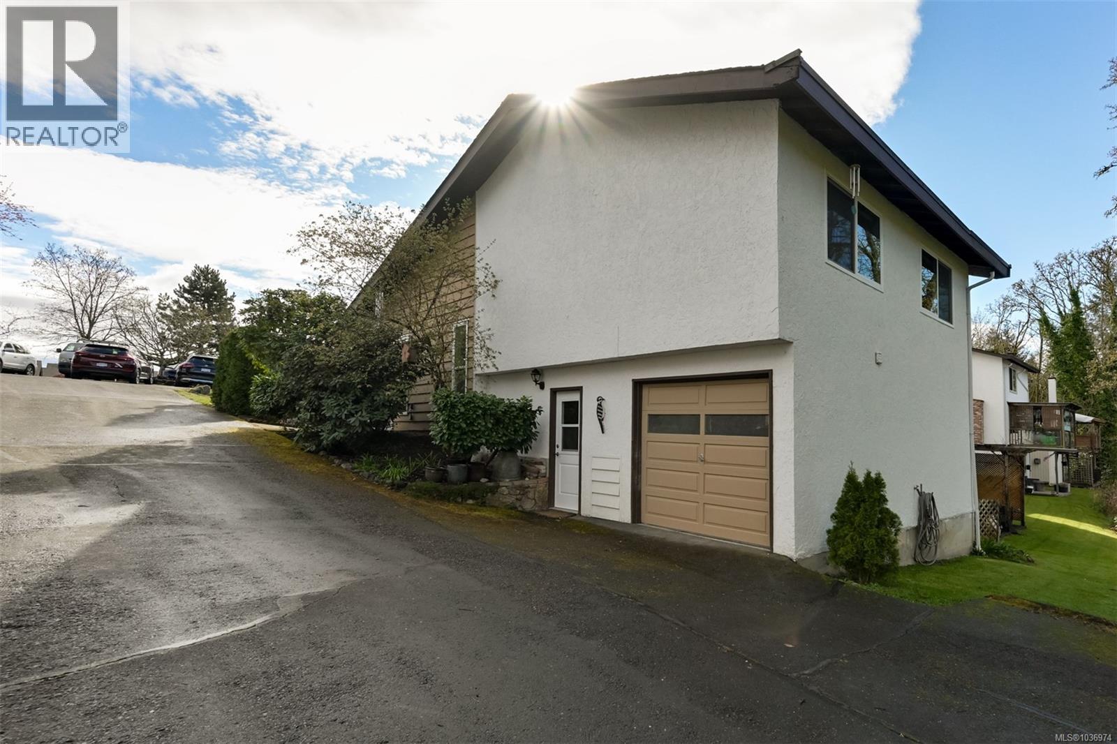 #12 6172 Alington Rd - 4