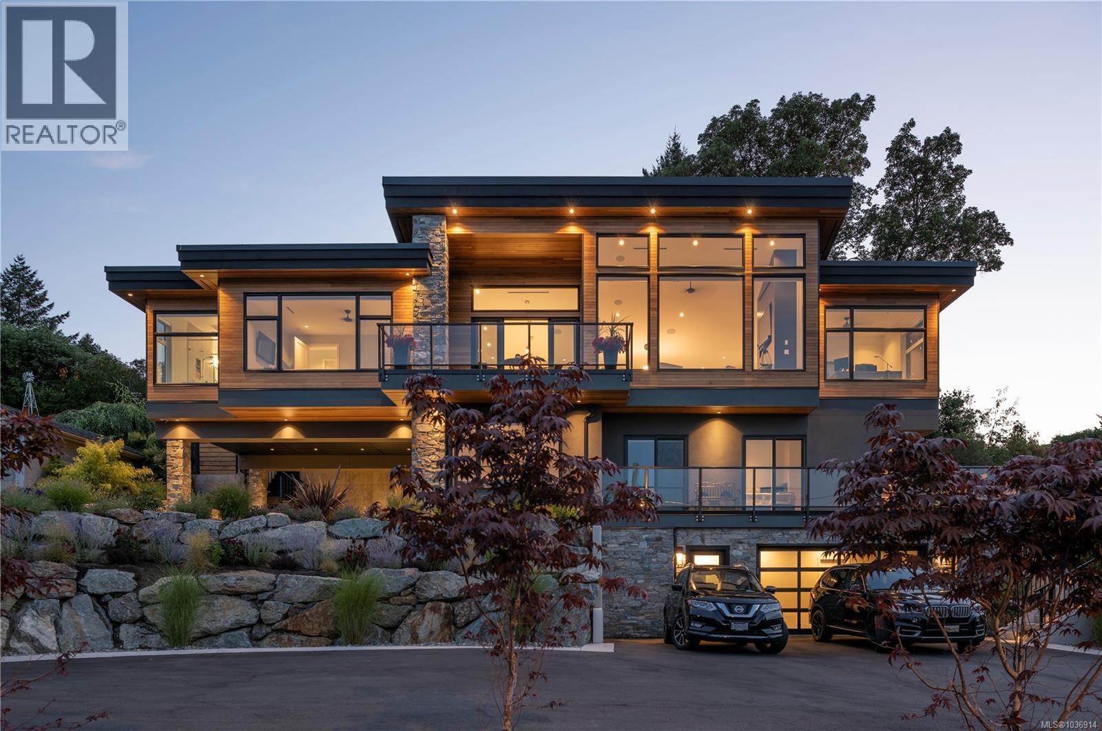 928 Claremont Ave - 1