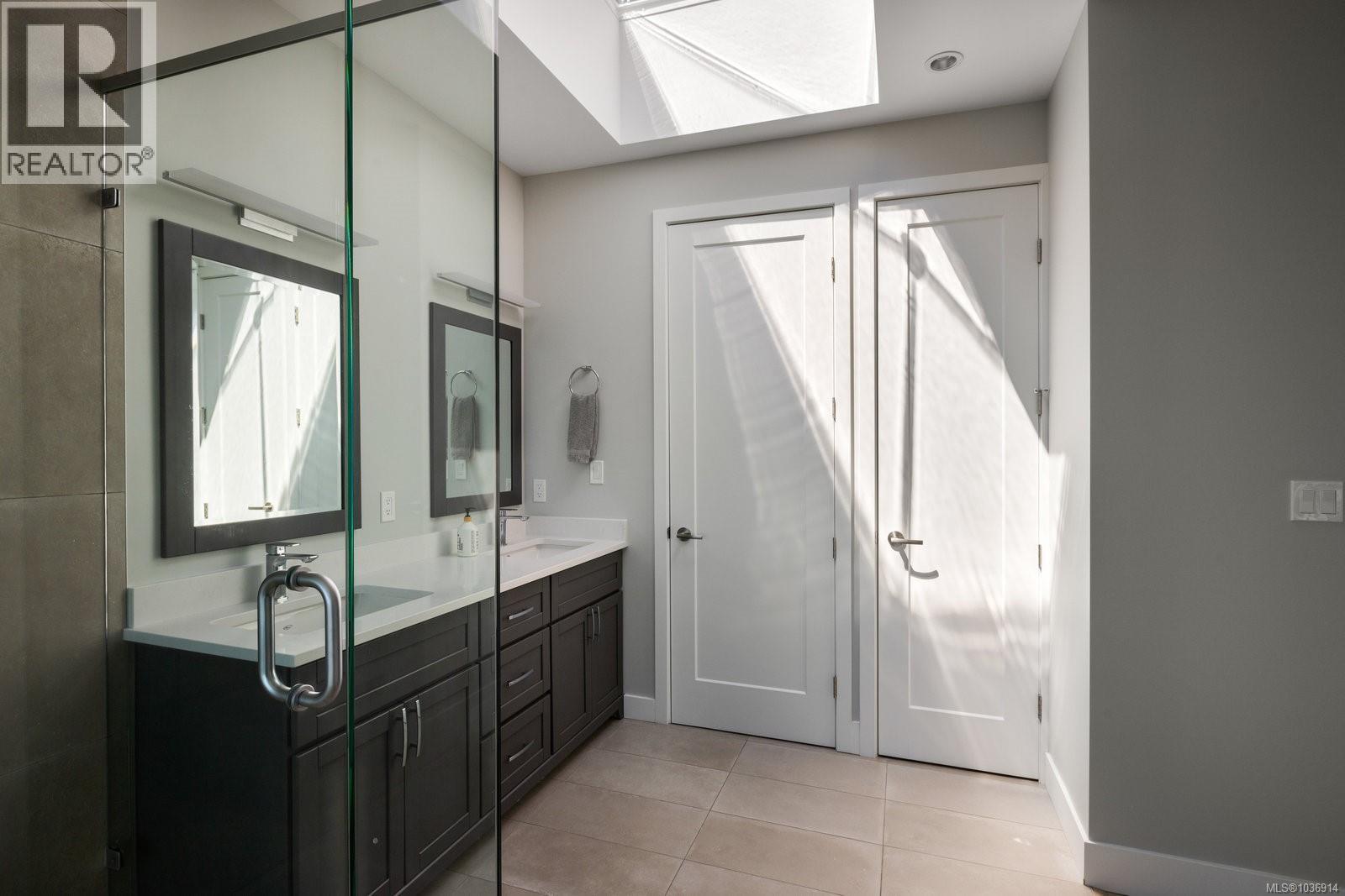 928 Claremont Ave - 35