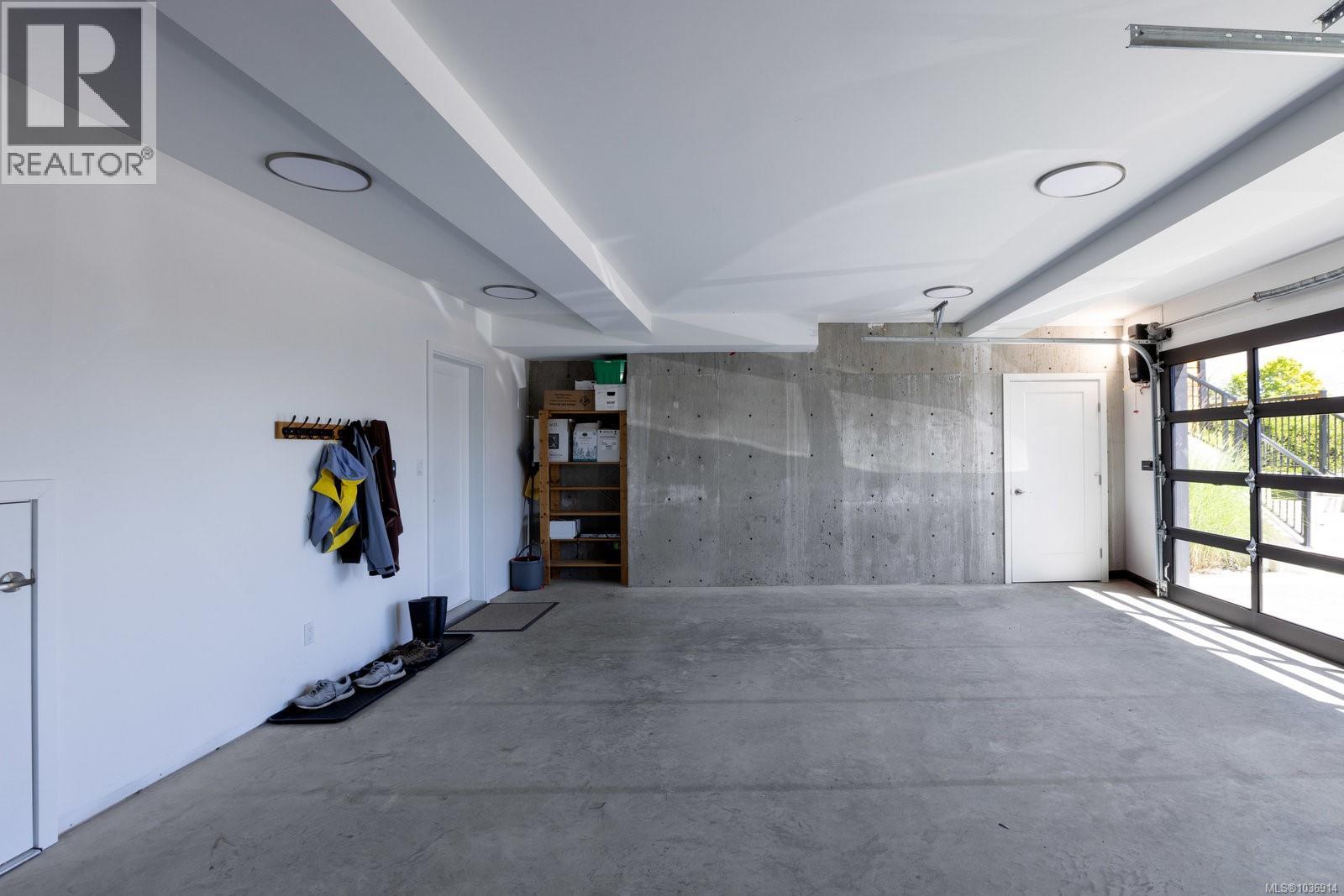 928 Claremont Ave - 55