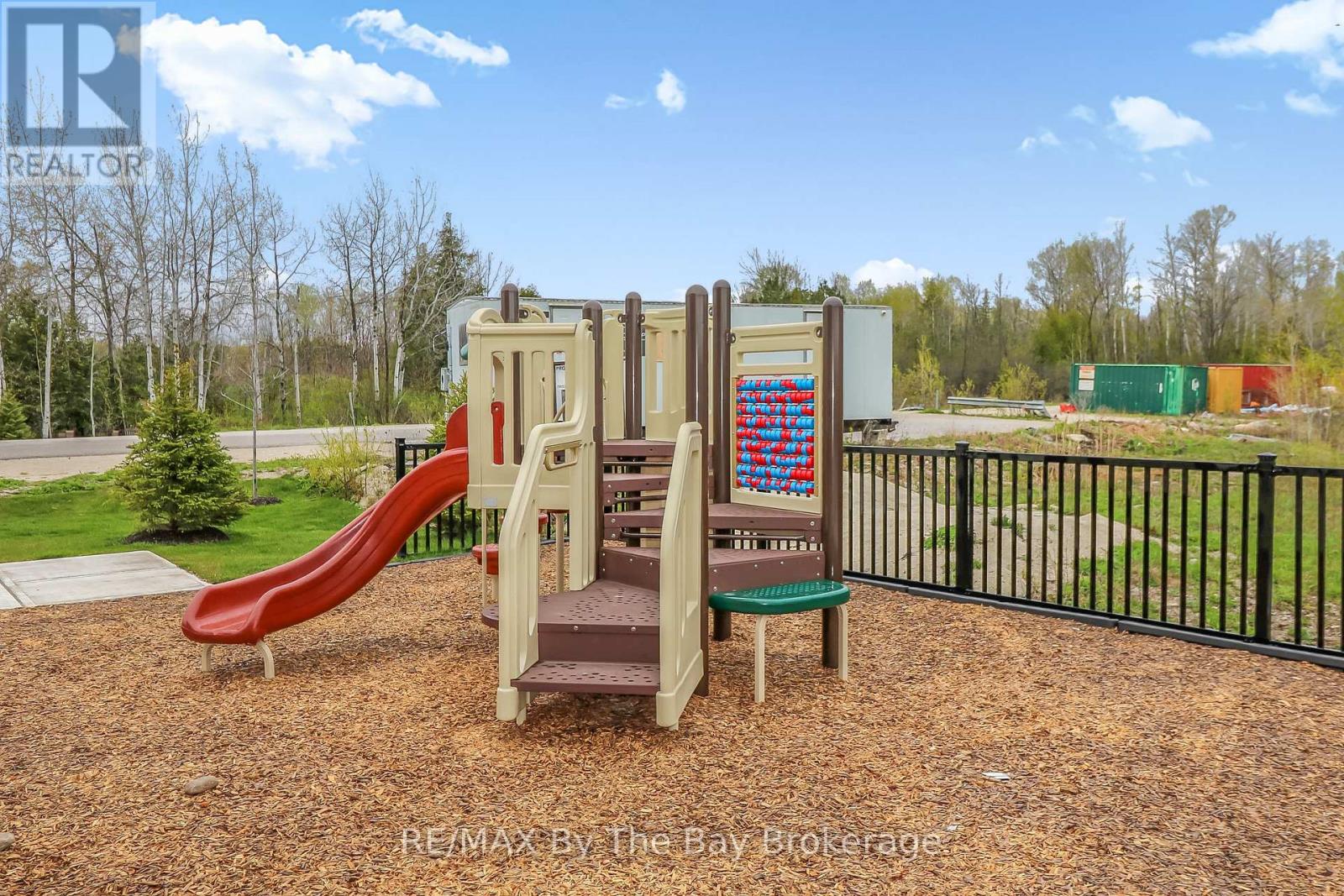 #311 5 SPOONER CRESCENT - 35