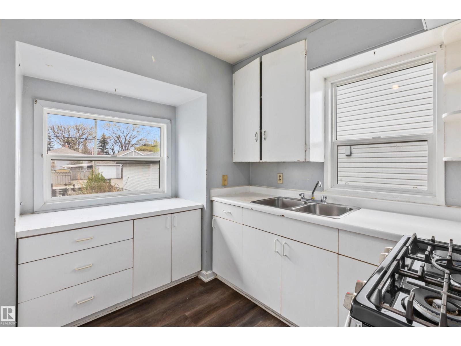 8331 81 AV NW, Edmonton