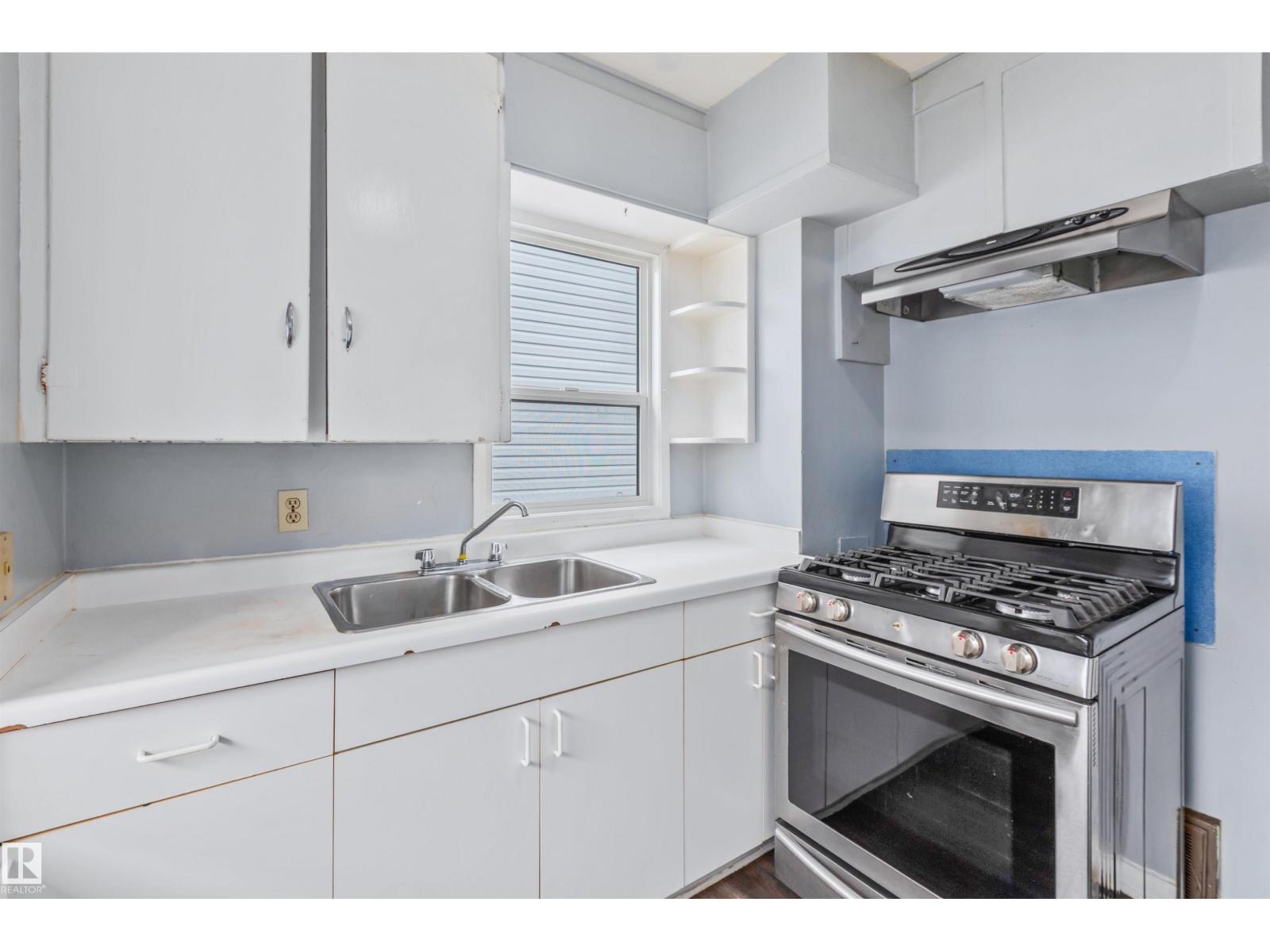 8331 81 AV NW, Edmonton