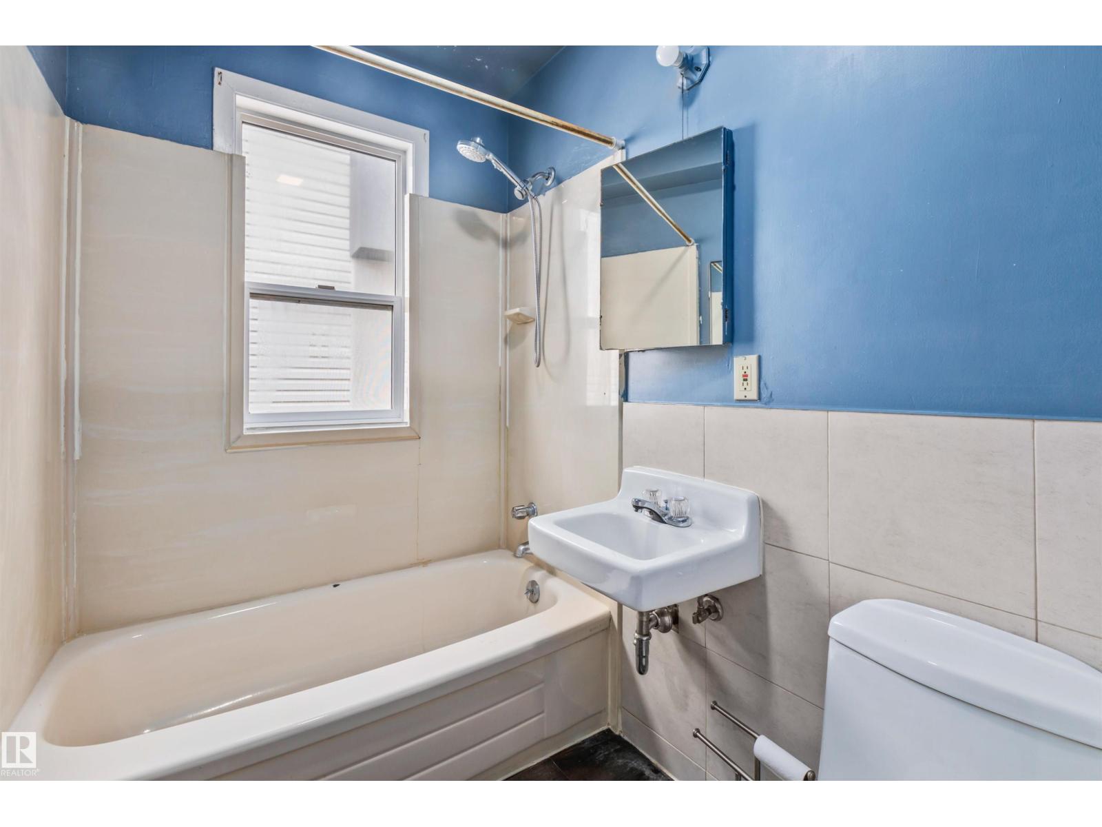 8331 81 AV NW, Edmonton