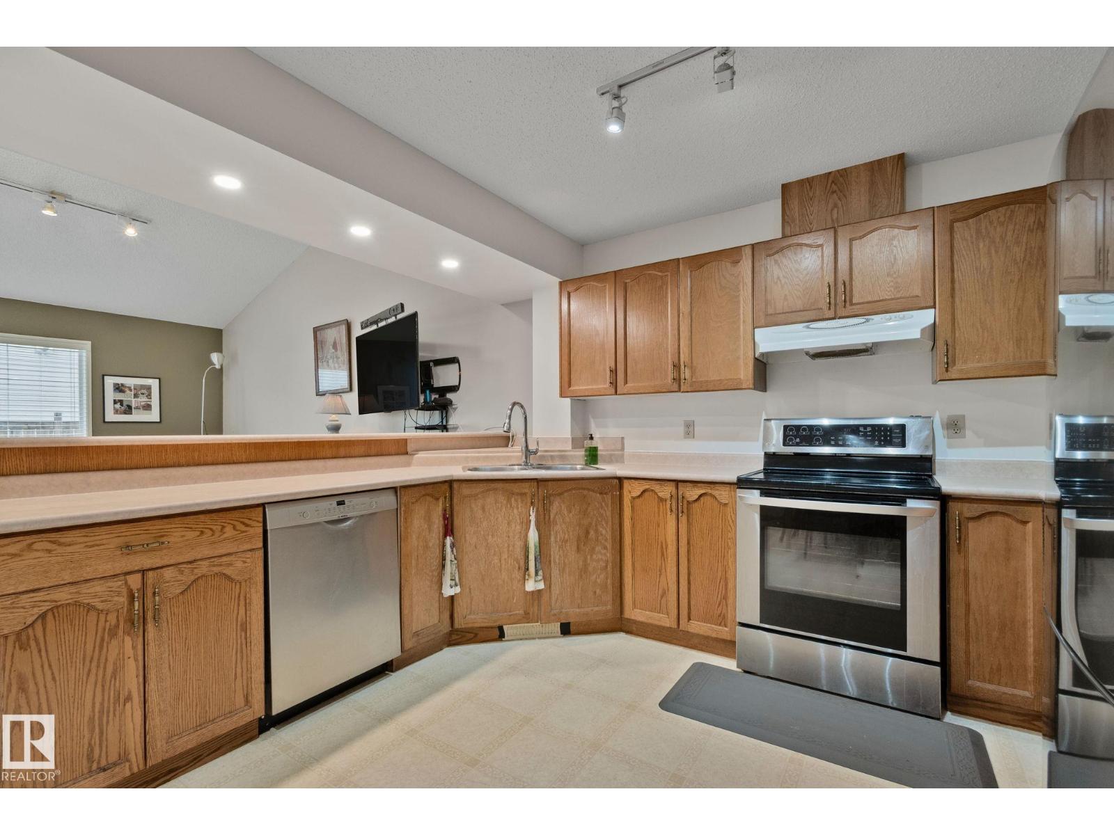 4707 10A AV NW — photo 7