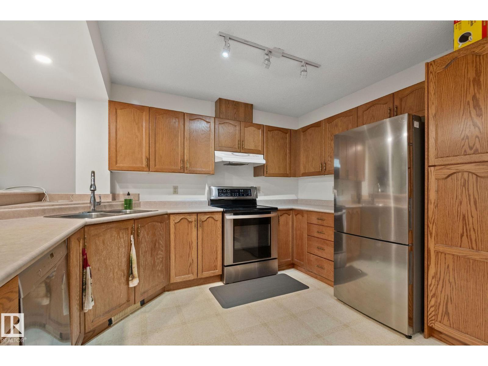 4707 10A AV NW — photo 8