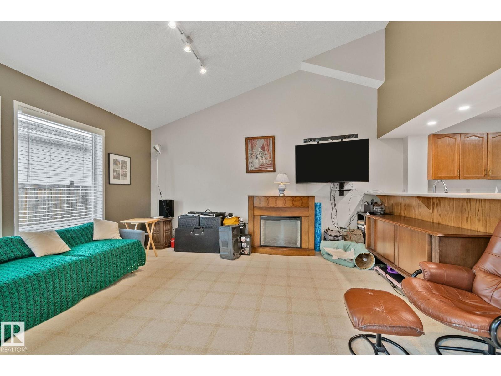 4707 10A AV NW — photo 9