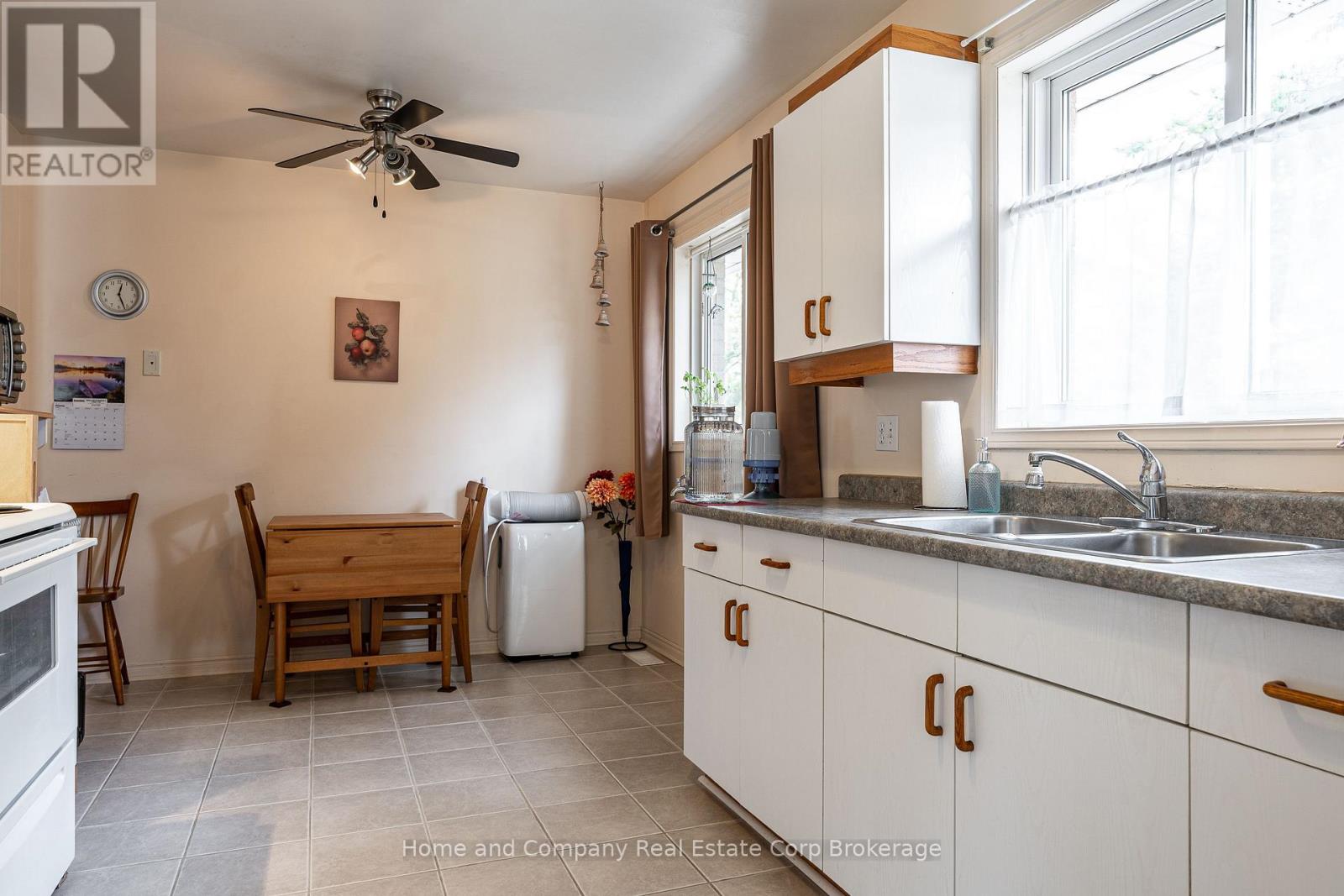 256 HURON STREET - 10