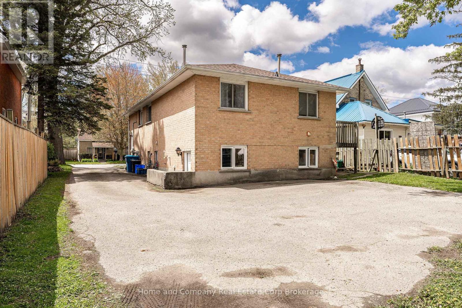 256 HURON STREET - 32
