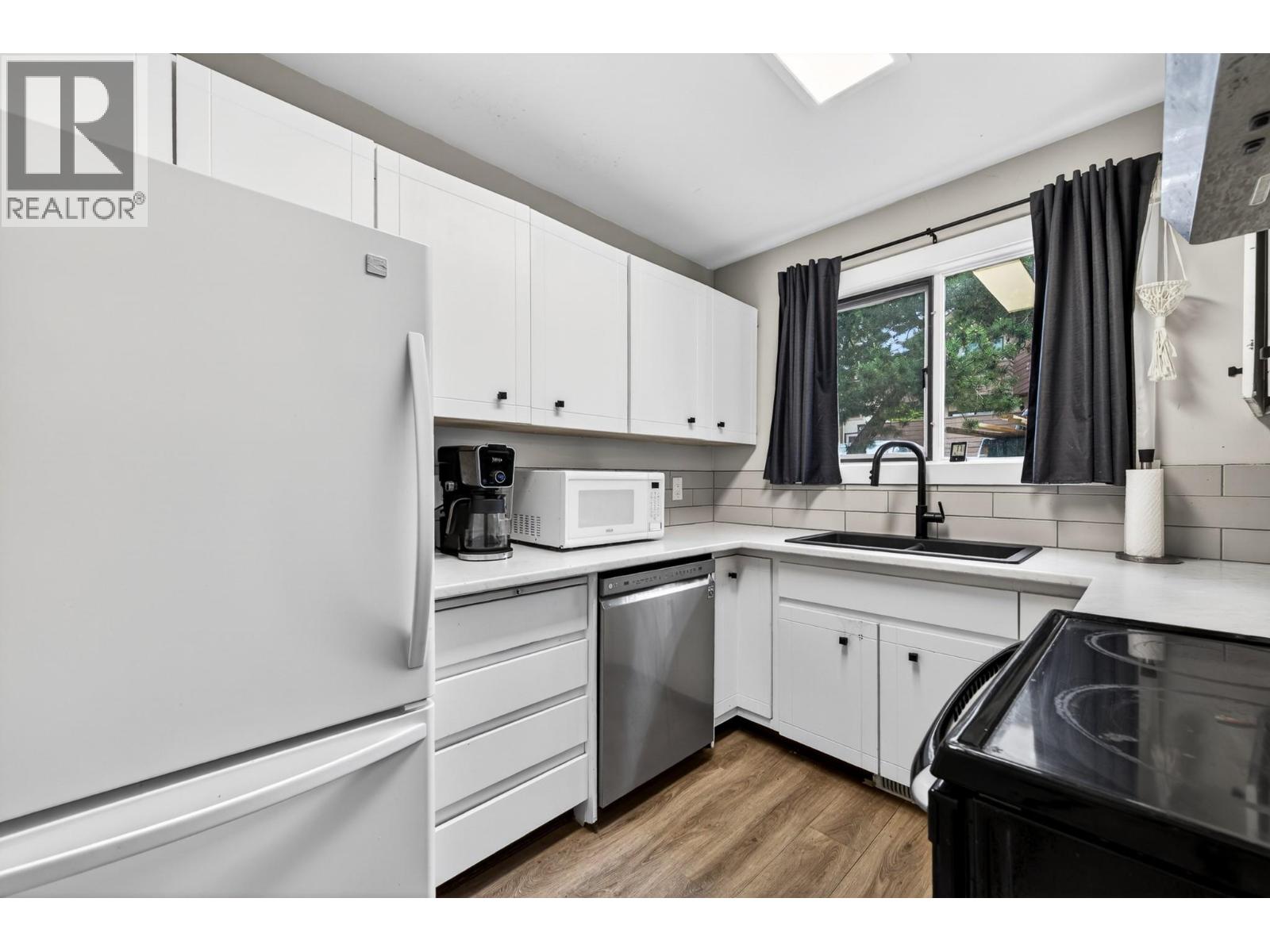 #9 250 Pemberton Terrace - 9