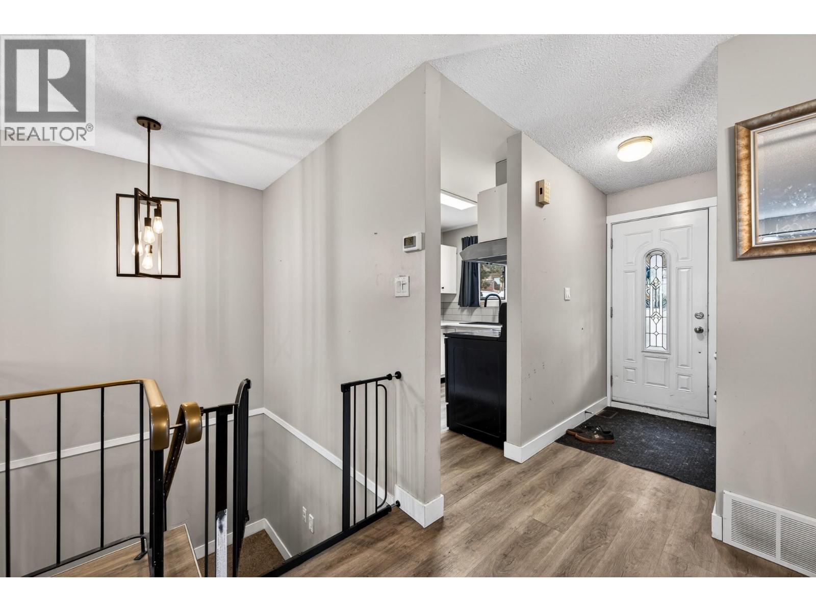 #9 250 Pemberton Terrace - 2