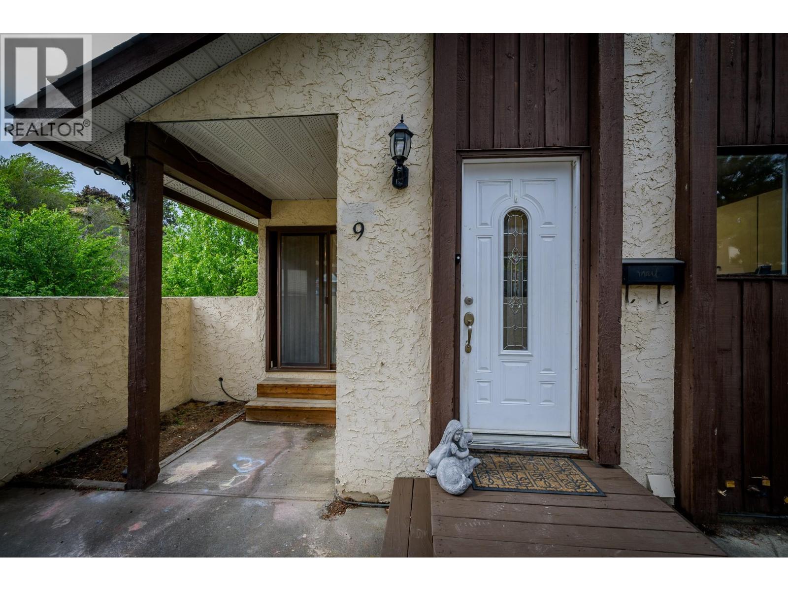 #9 250 Pemberton Terrace - 19
