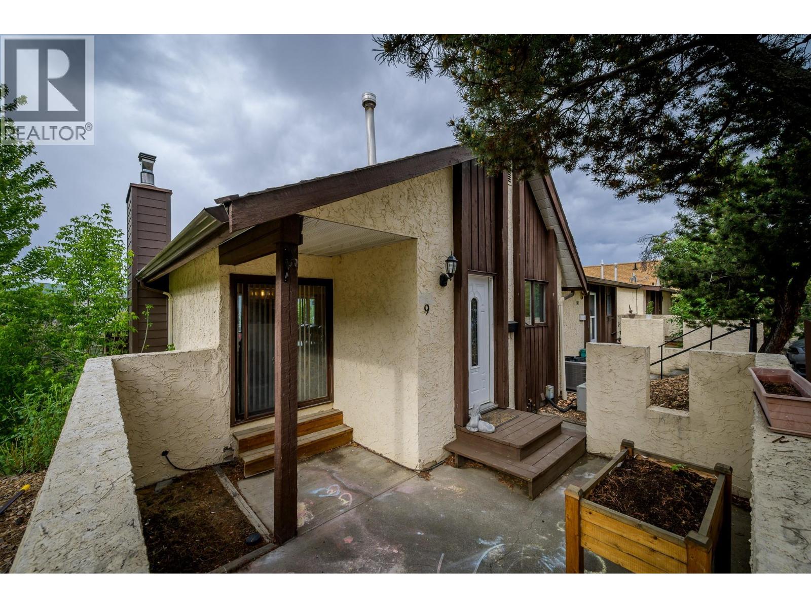 #9 250 Pemberton Terrace - 1