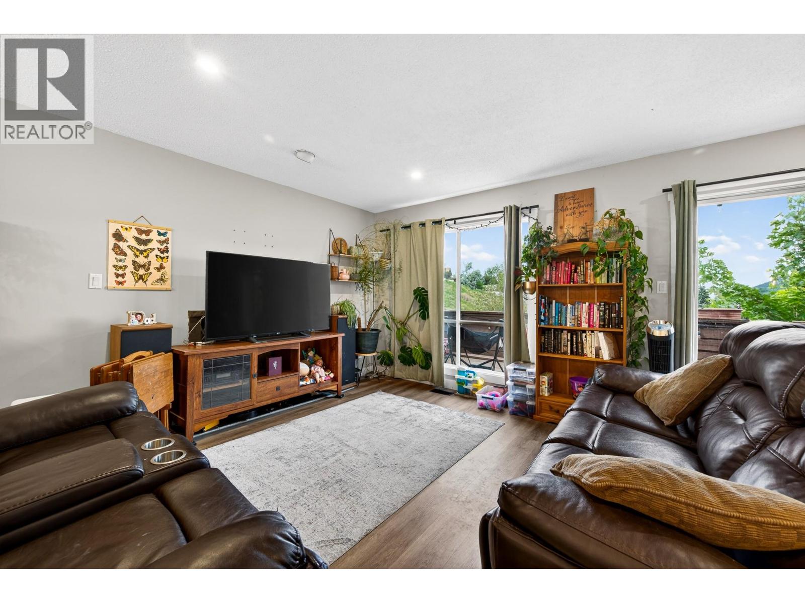 #9 250 Pemberton Terrace - 5