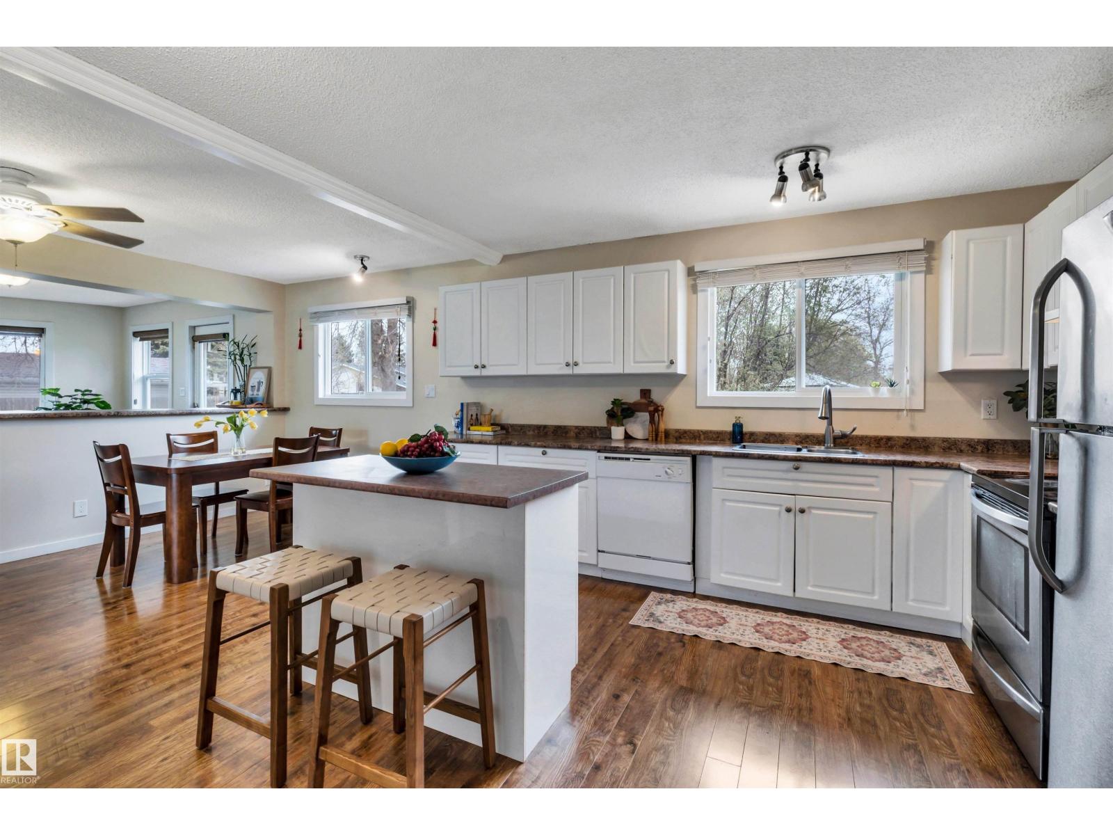 96 ARLINGTON DR - 13