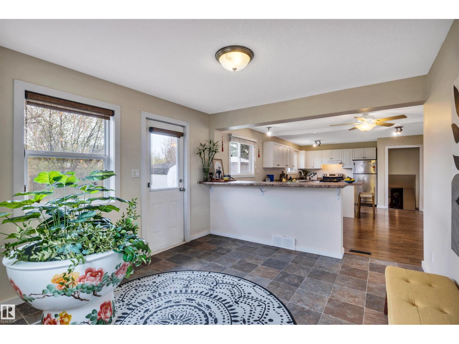 96 ARLINGTON DR - 17