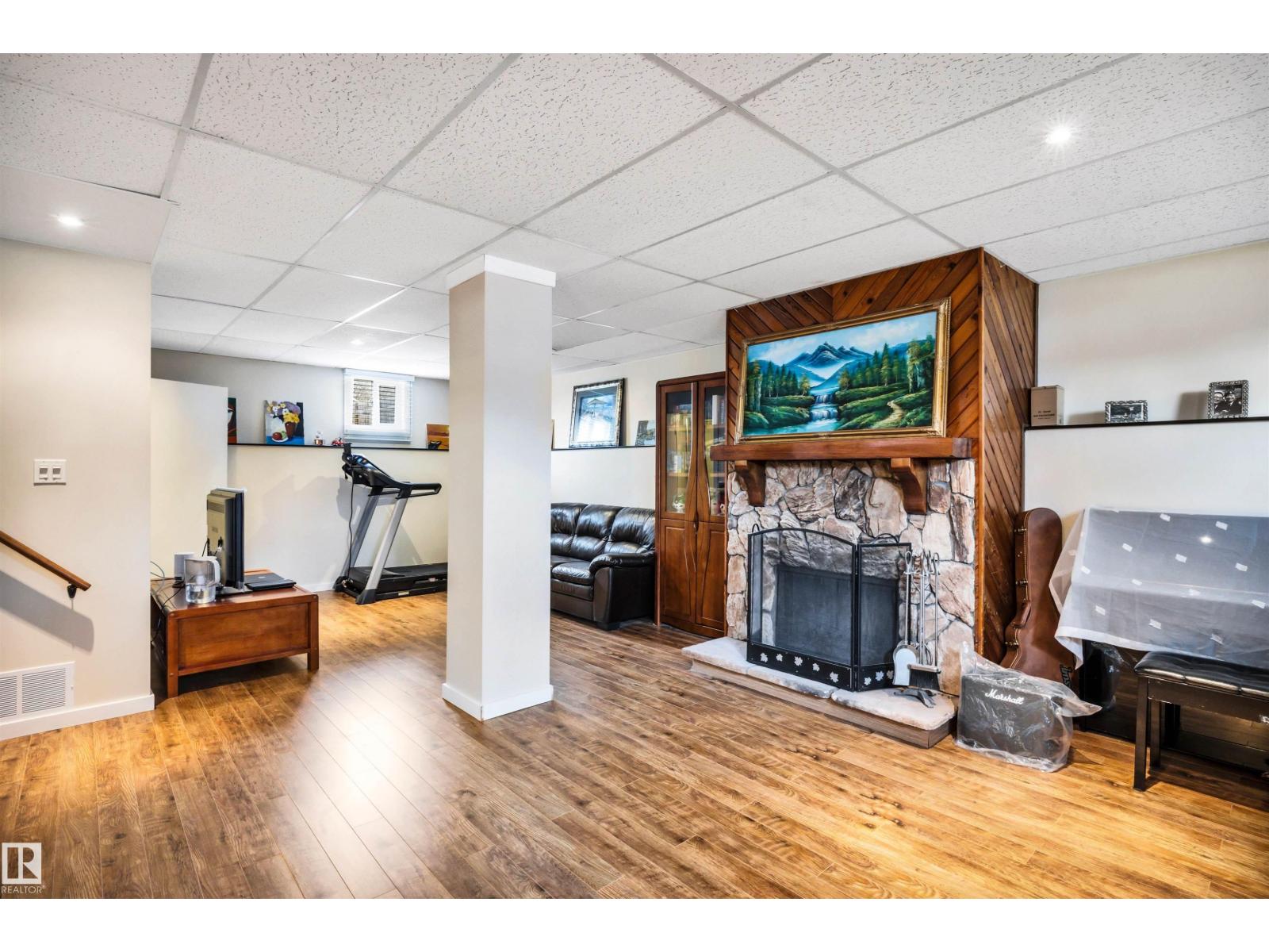 96 ARLINGTON DR - 28