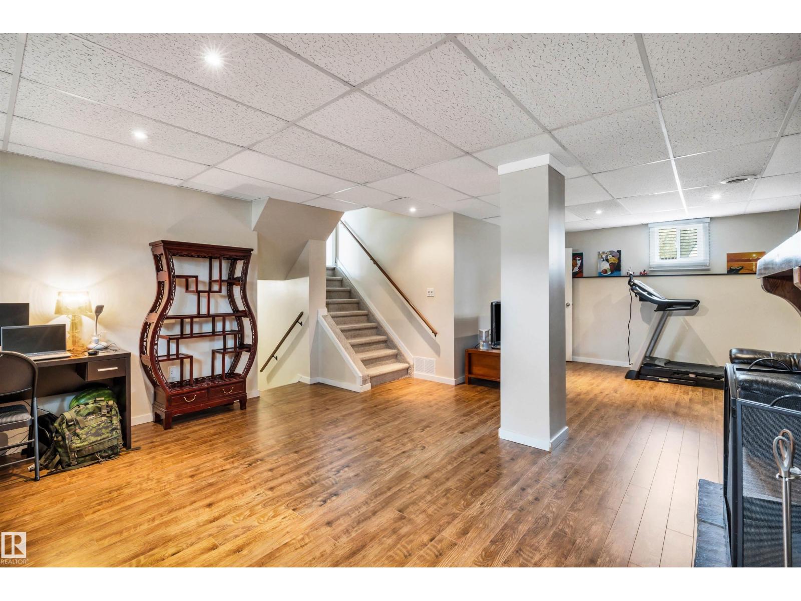 96 ARLINGTON DR - 29