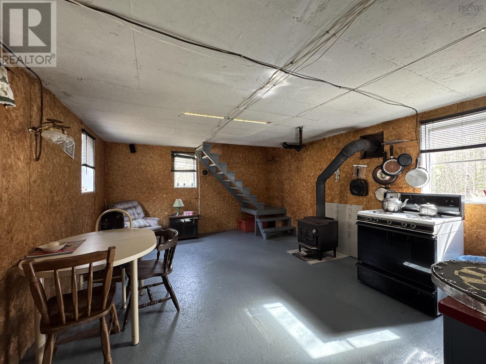 Property 16 of 17 of Shore Road W