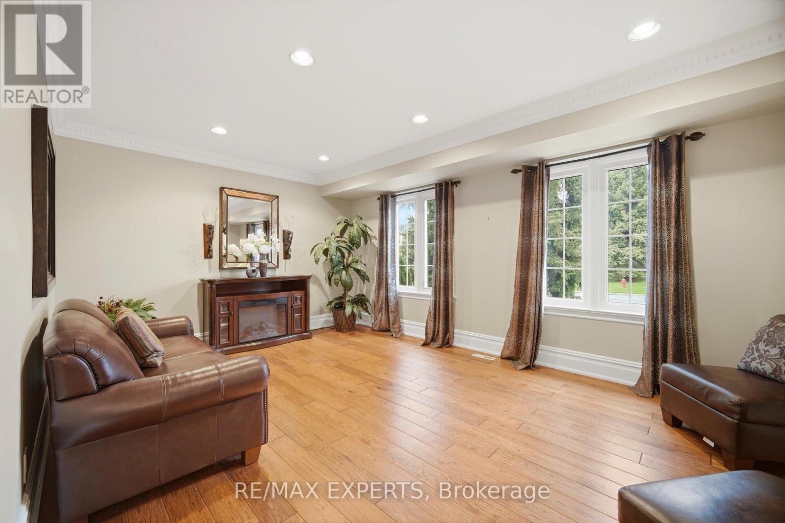 904 DAMASCUS COURT - 18