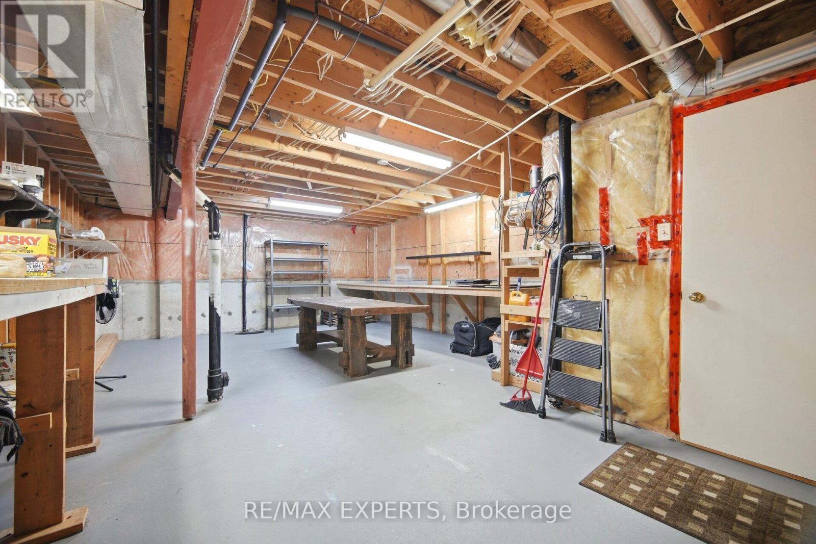 904 DAMASCUS COURT - 35
