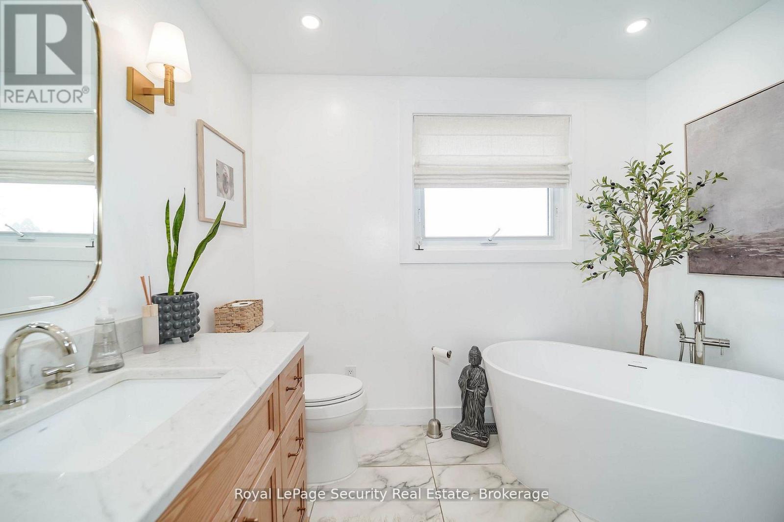 2564 15TH SIDE ROAD - 34