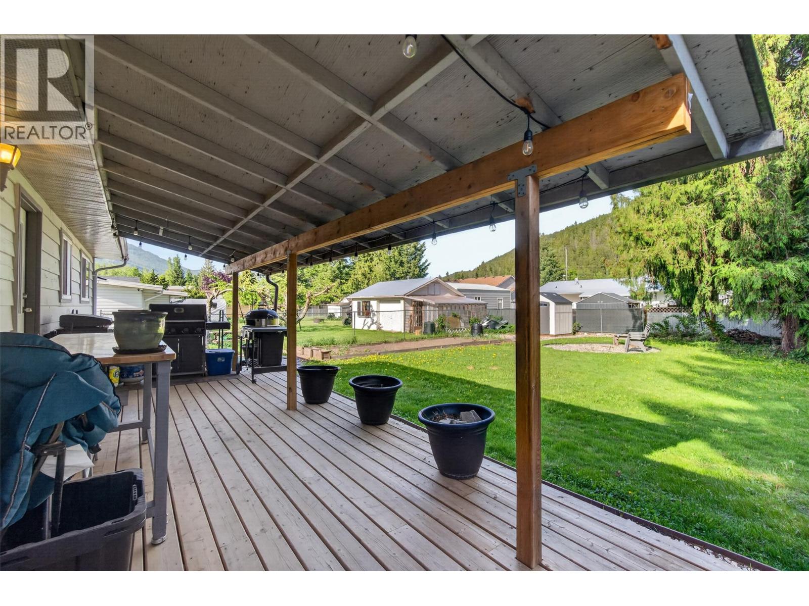  409 Oak Avenue, Sicamous