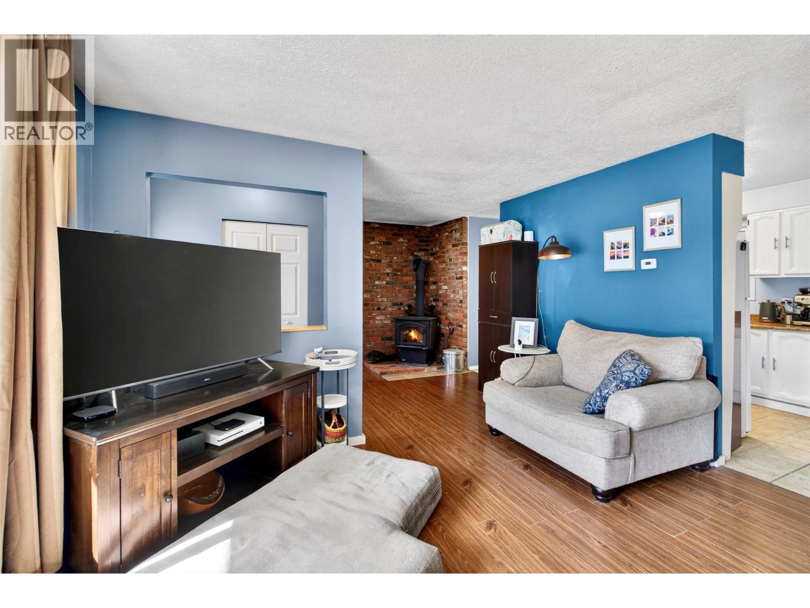  409 Oak Avenue, Sicamous