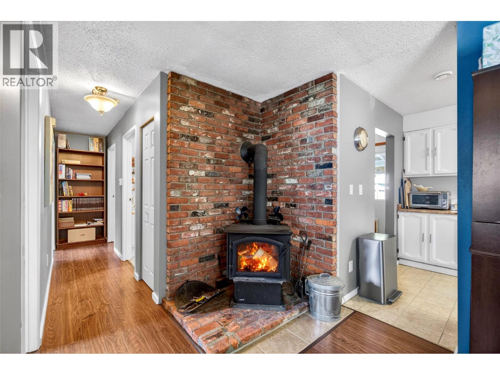  409 Oak Avenue, Sicamous