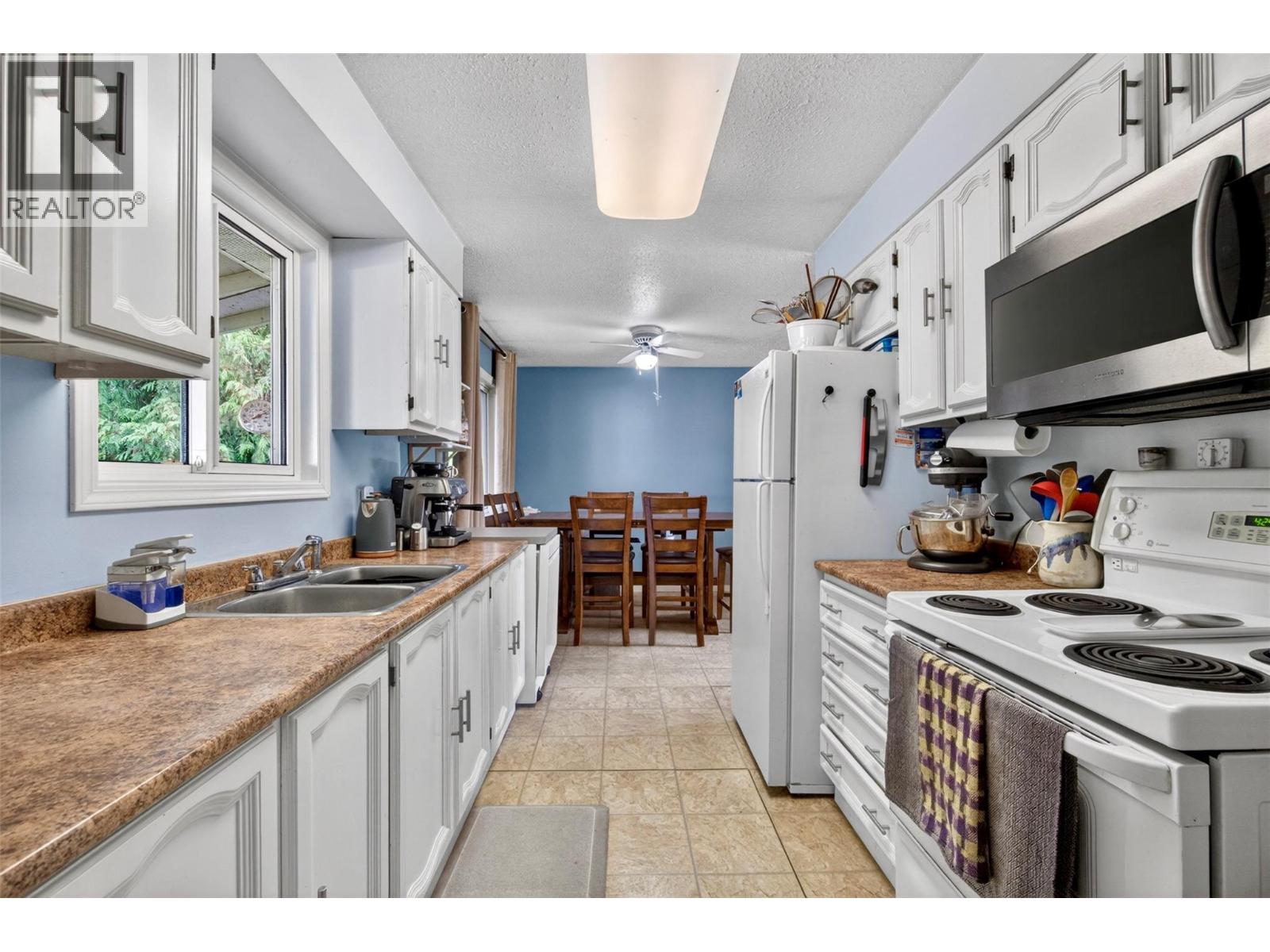  409 Oak Avenue, Sicamous