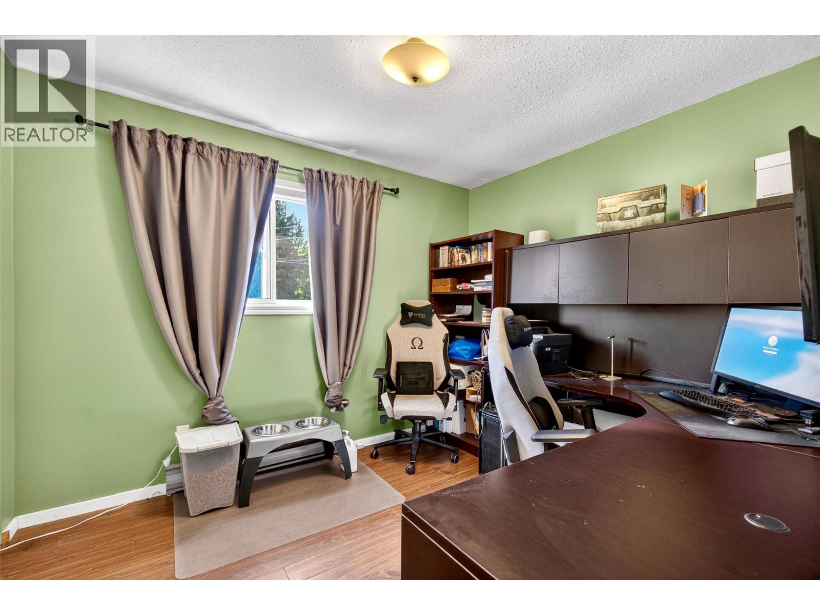  409 Oak Avenue, Sicamous