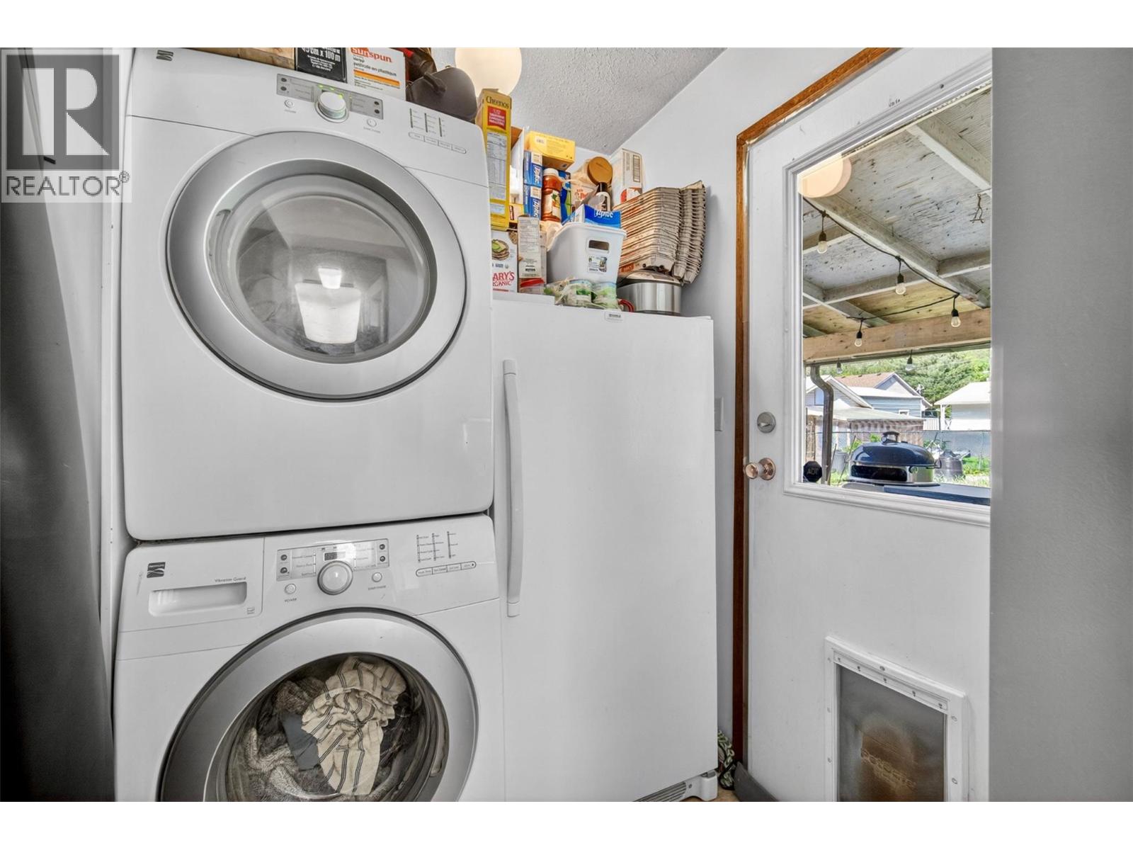  409 Oak Avenue, Sicamous