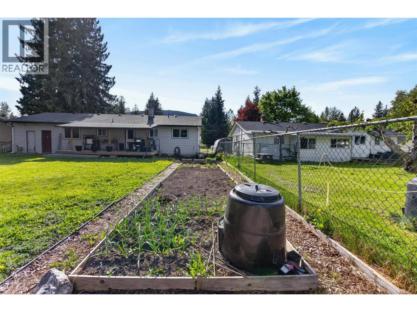  409 Oak Avenue, Sicamous
