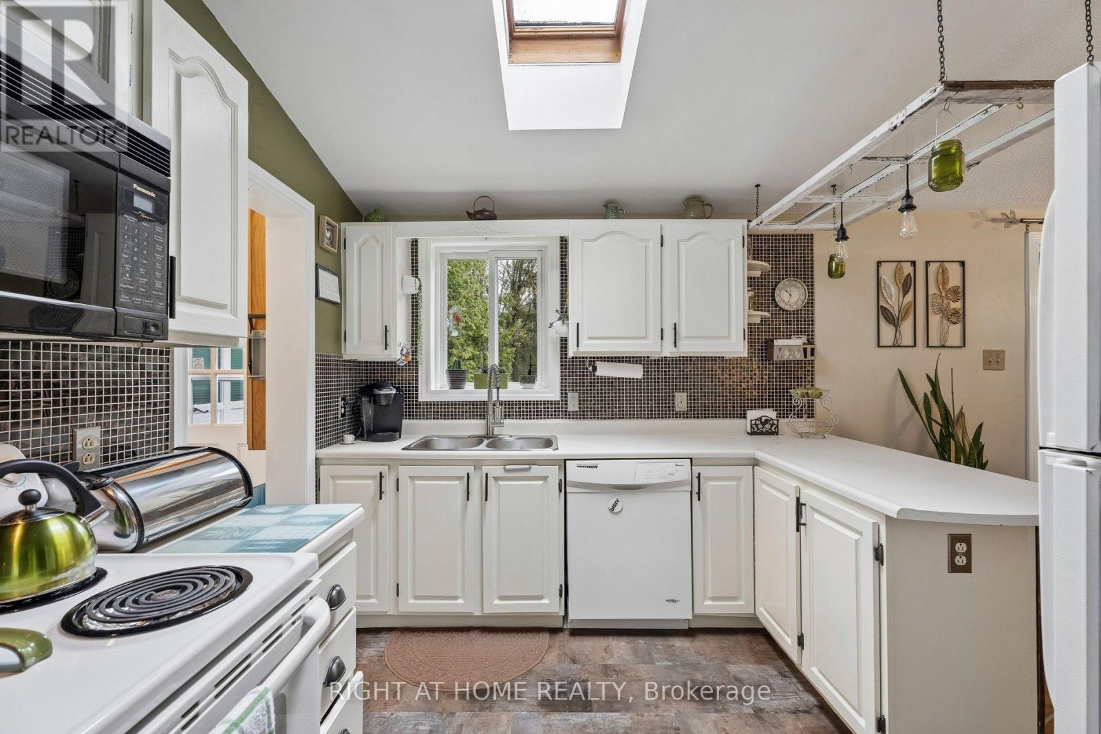 1 ALLEN DRIVE S - 25