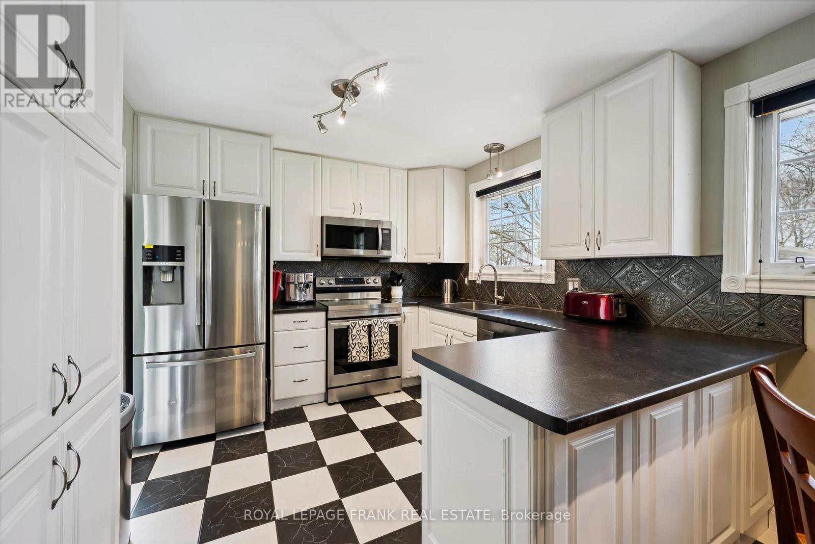 11 ARGYLE DRIVE - 11