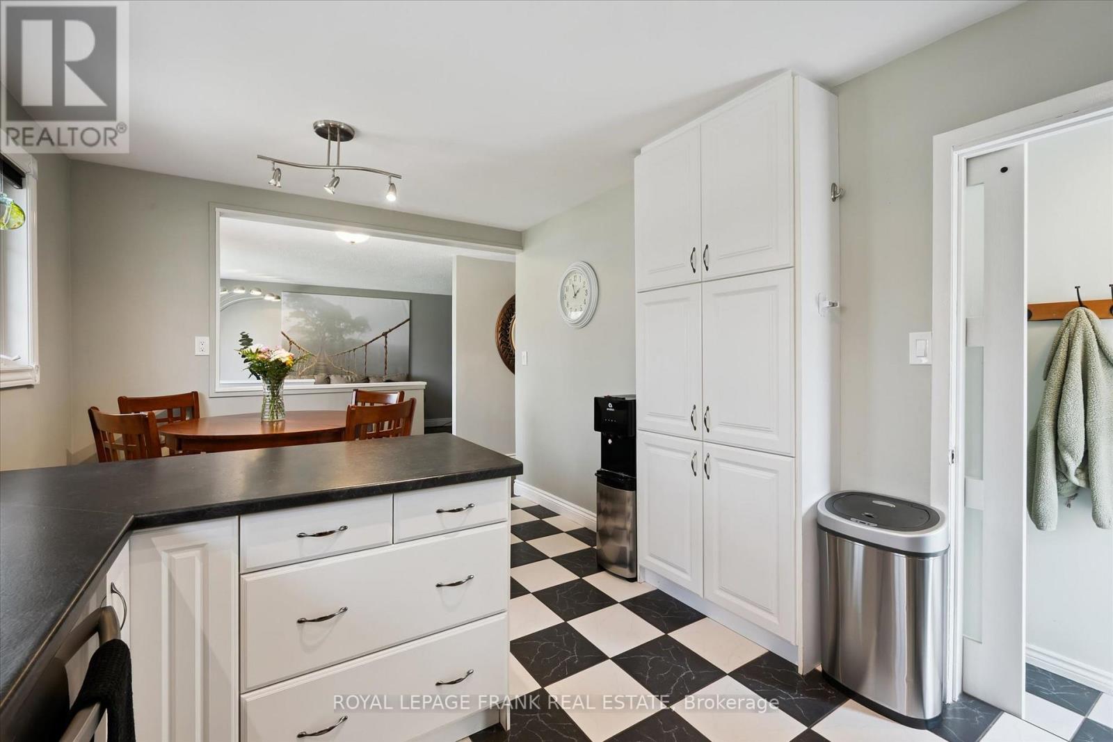 11 ARGYLE DRIVE - 14