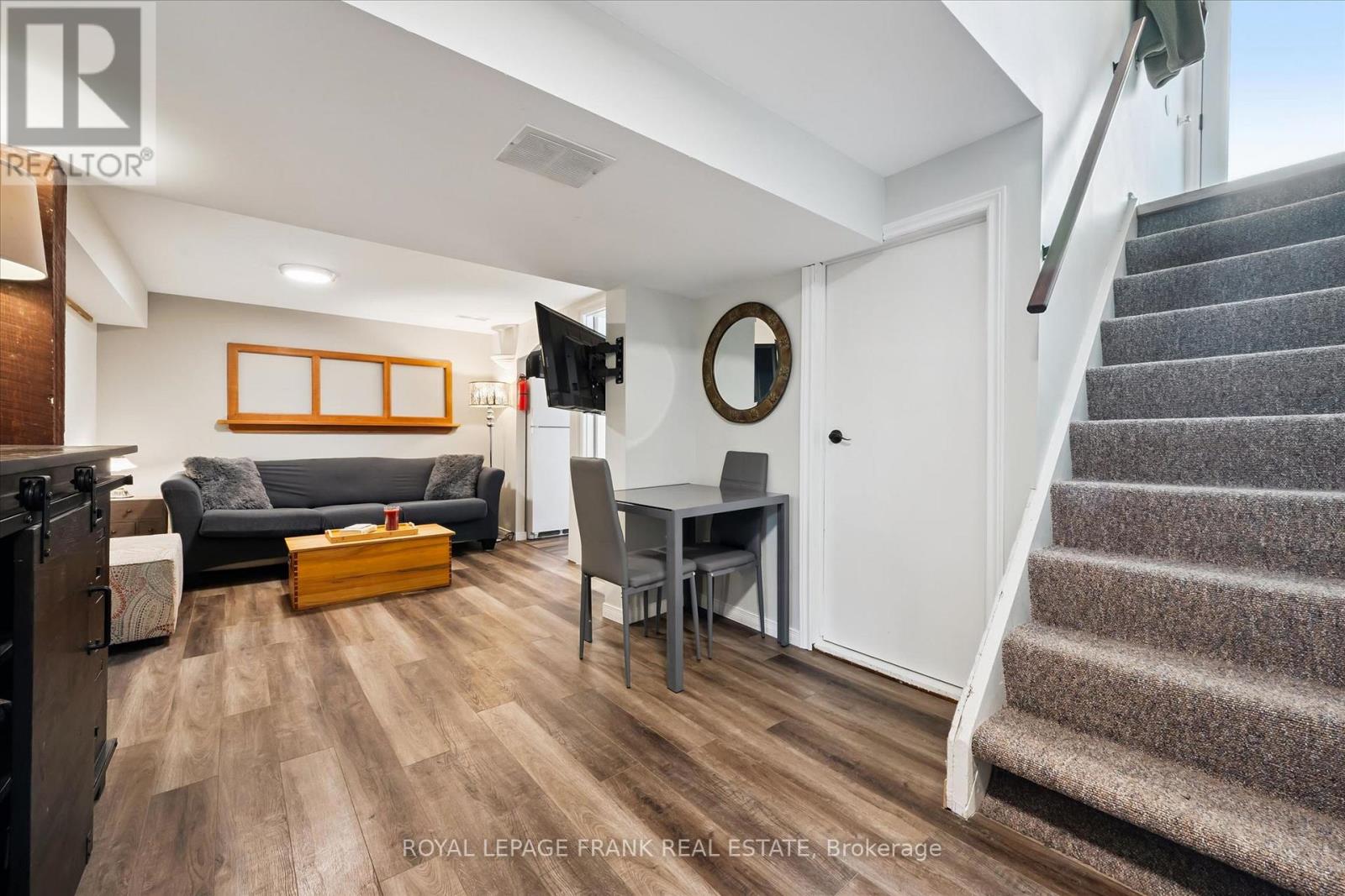 11 ARGYLE DRIVE - 21