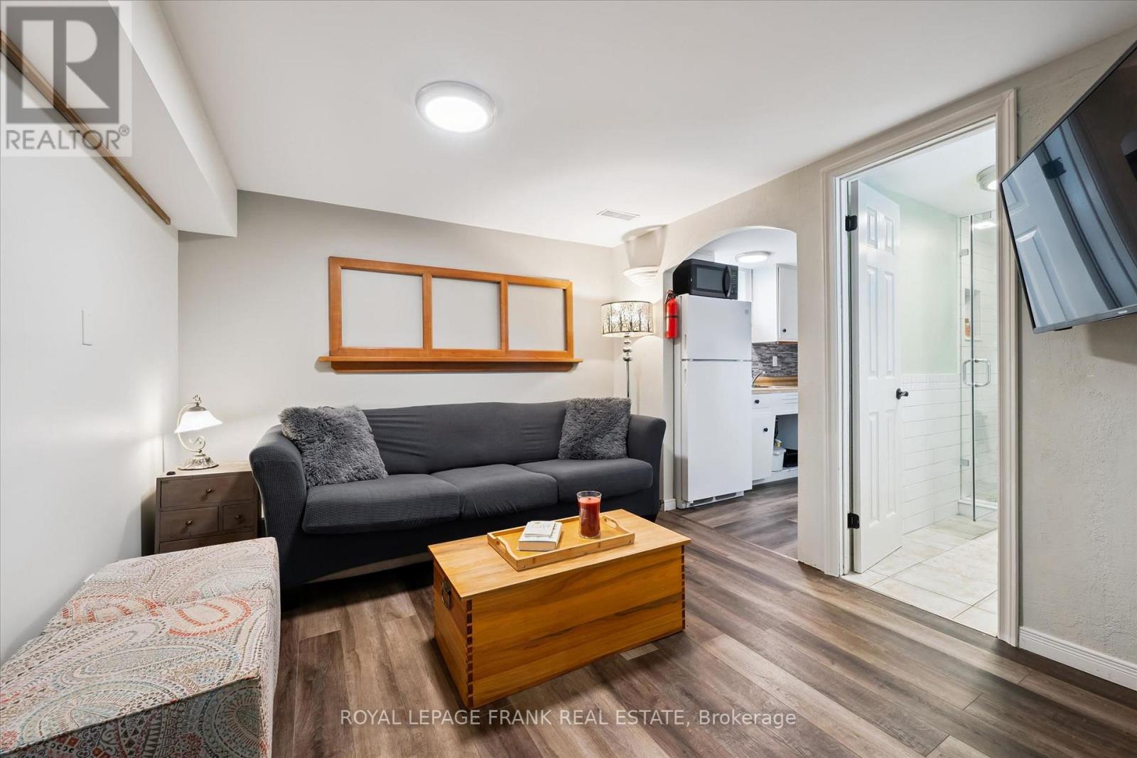11 ARGYLE DRIVE - 23