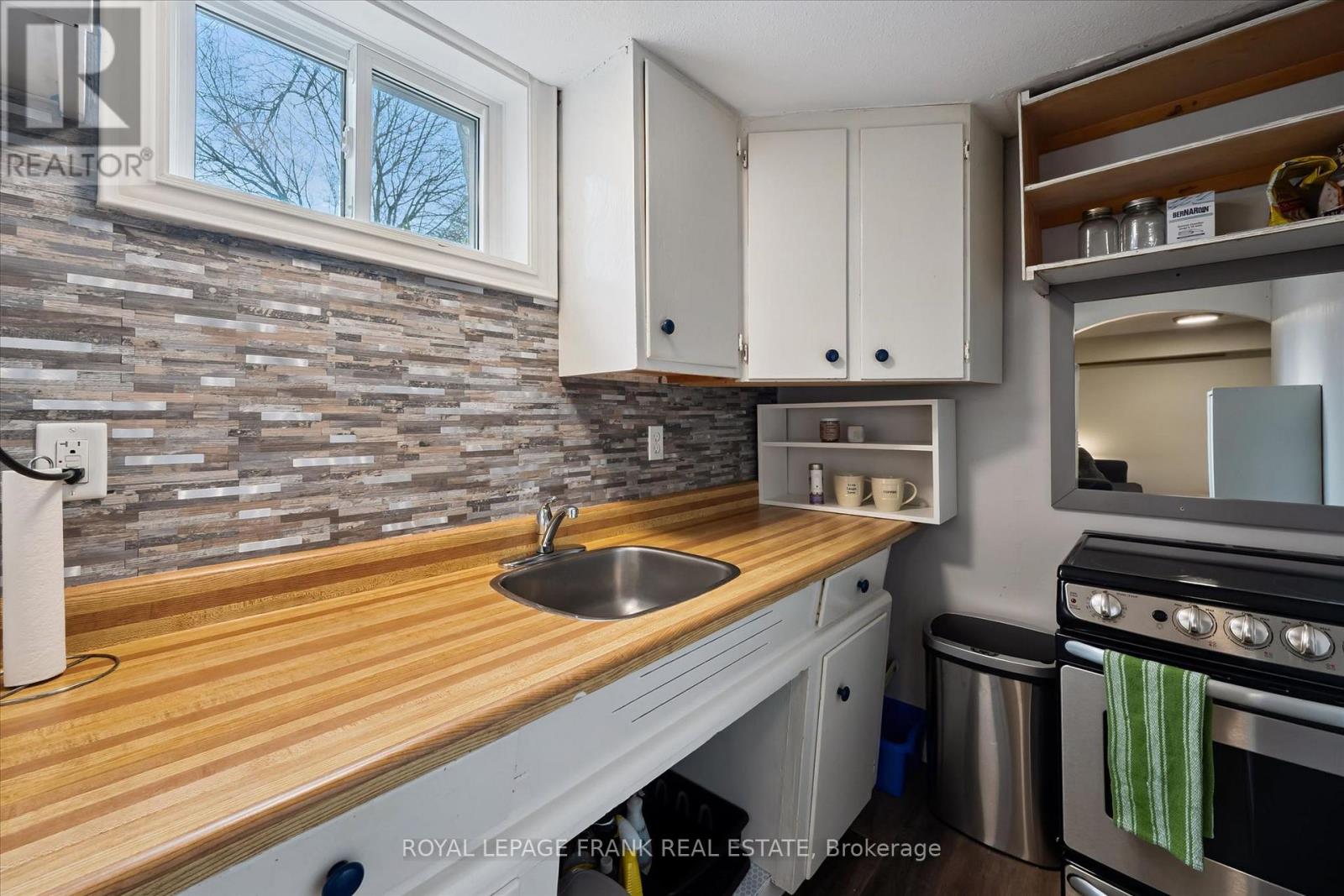 11 ARGYLE DRIVE - 25