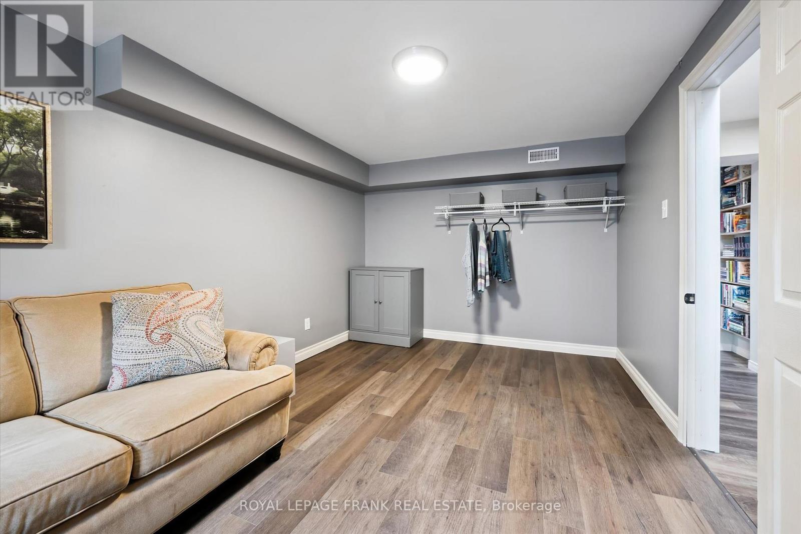 11 ARGYLE DRIVE - 27